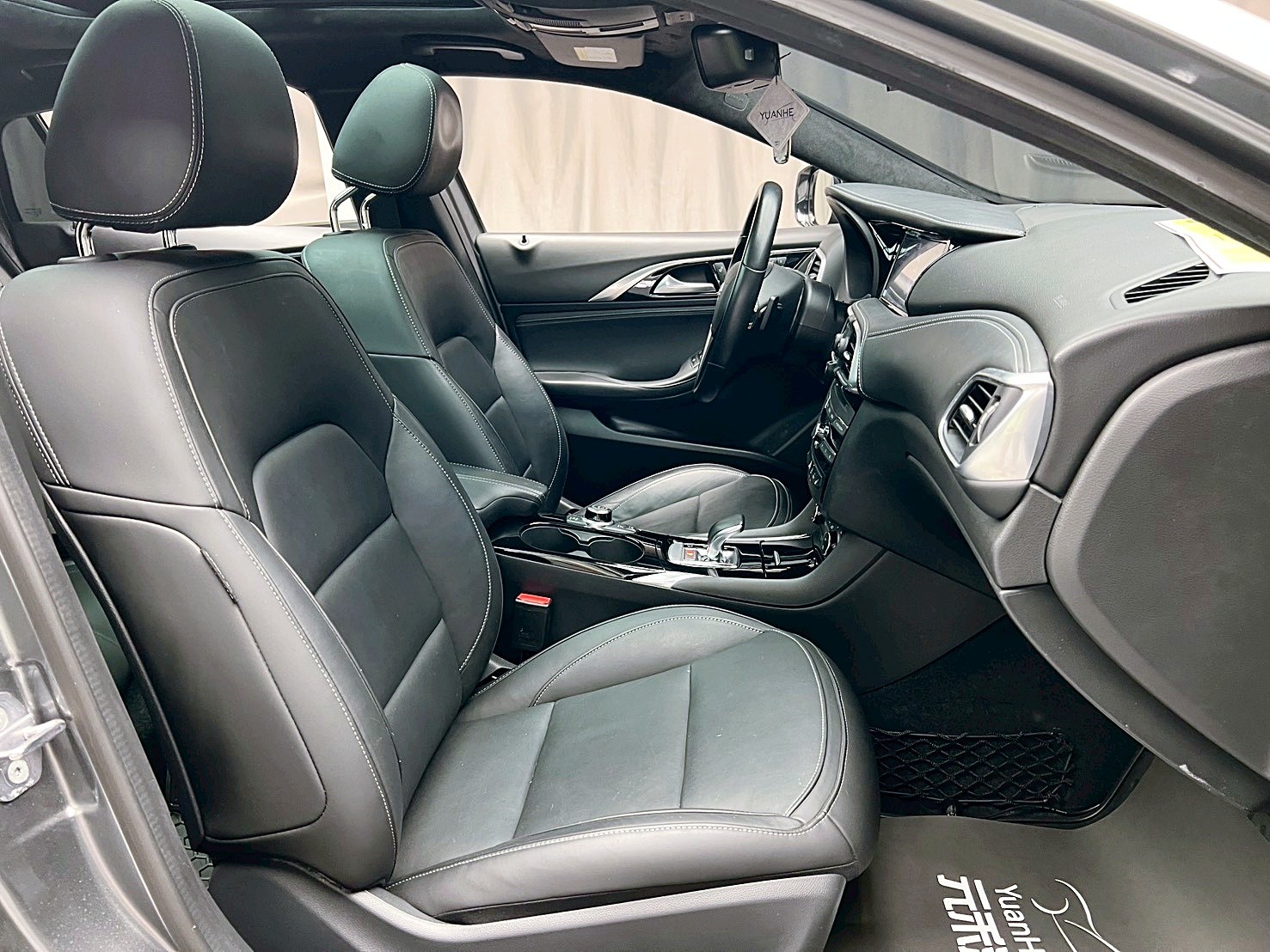 全台到府賞車 2019 Infiniti Q30 風尚版『小李經理』元禾國際車業/中古車/促銷中  第9張相片