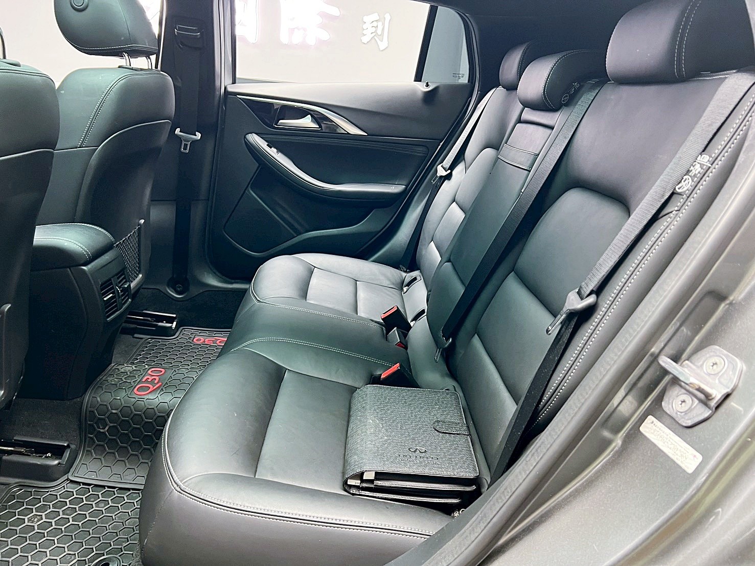 全台到府賞車 2019 Infiniti Q30 風尚版『小李經理』元禾國際車業/中古車/促銷中  第13張相片