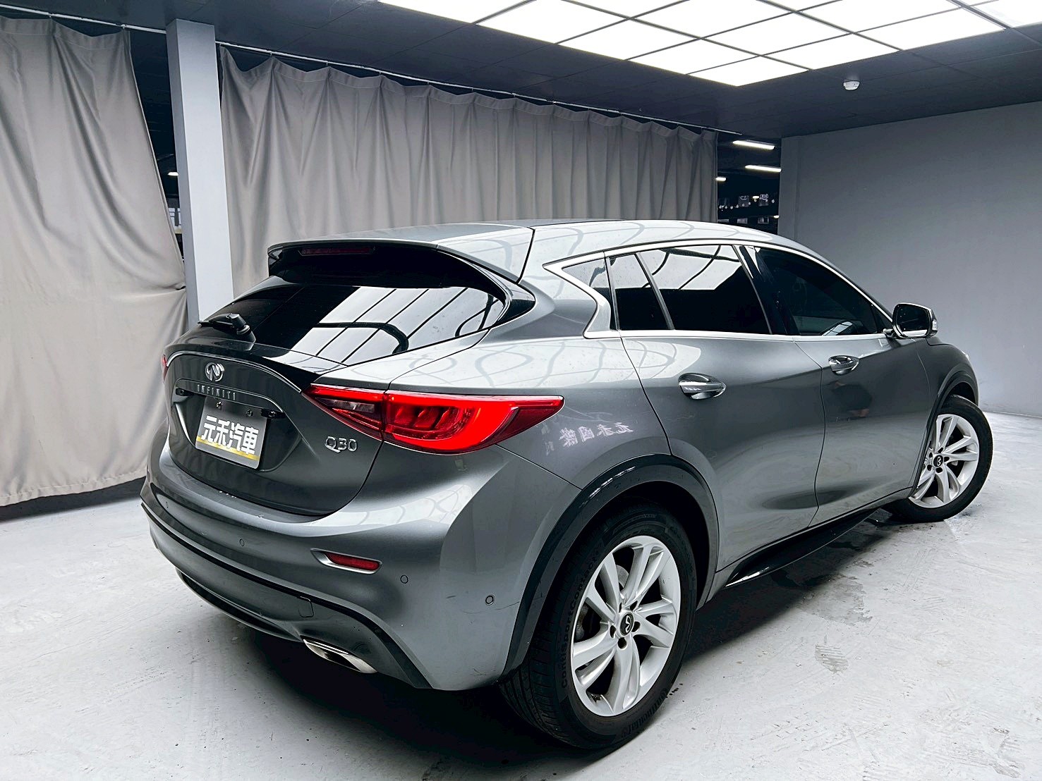 全台到府賞車 2019 Infiniti Q30 風尚版『小李經理』元禾國際車業/中古車/促銷中  第18張相片