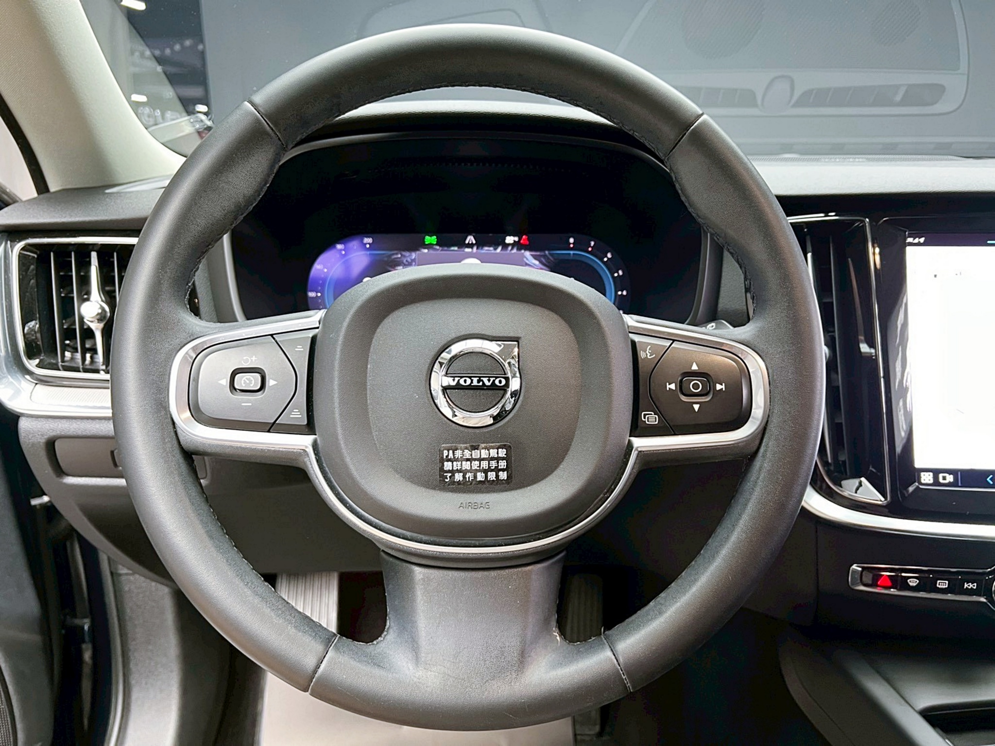 全台到府賞車 2022/23 Volvo V60 Plus B4『小李經理』元禾國際車業/中古車/促銷中  第8張相片