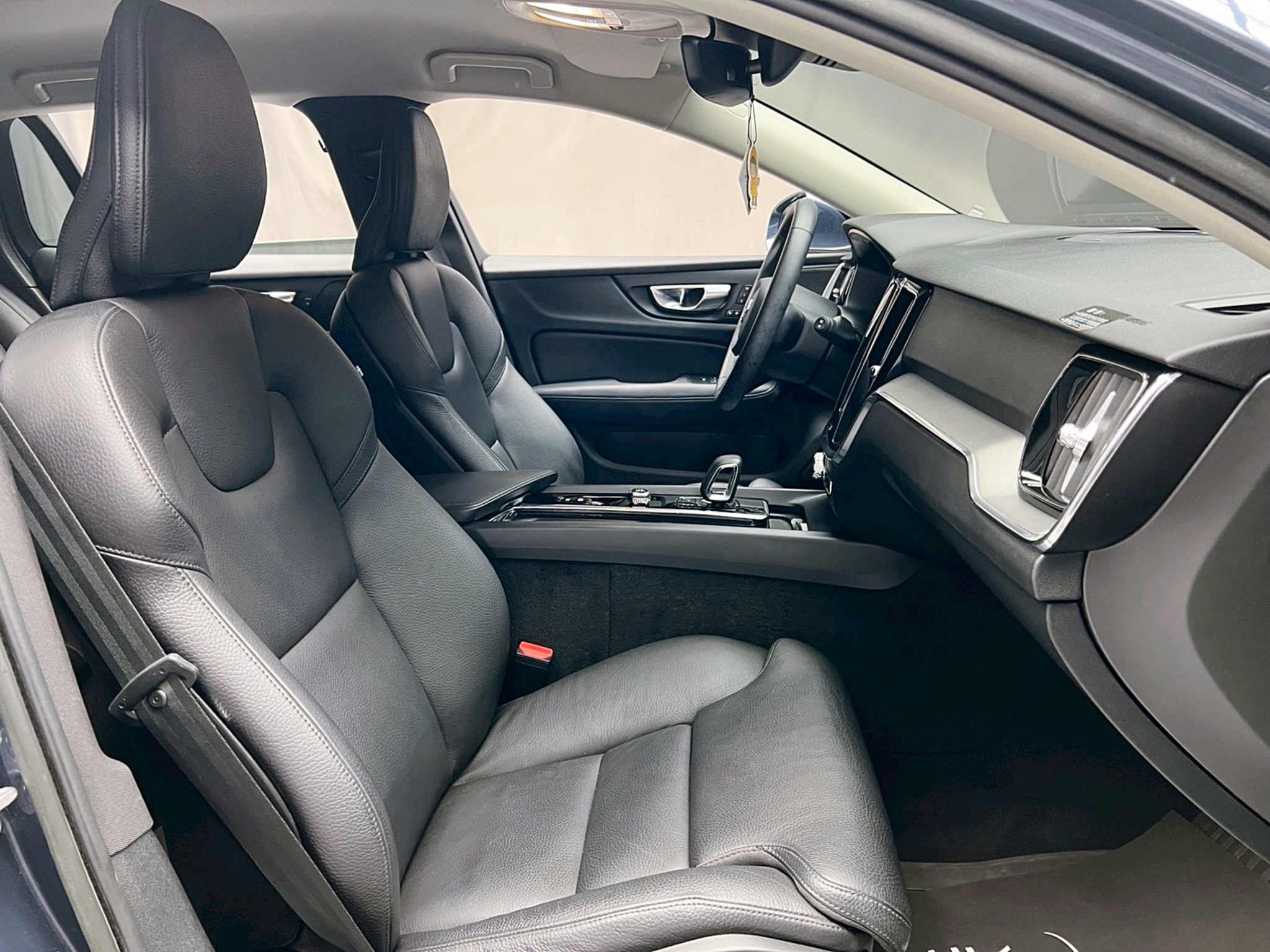 全台到府賞車 2022/23 Volvo V60 Plus B4『小李經理』元禾國際車業/中古車/促銷中  第11張相片