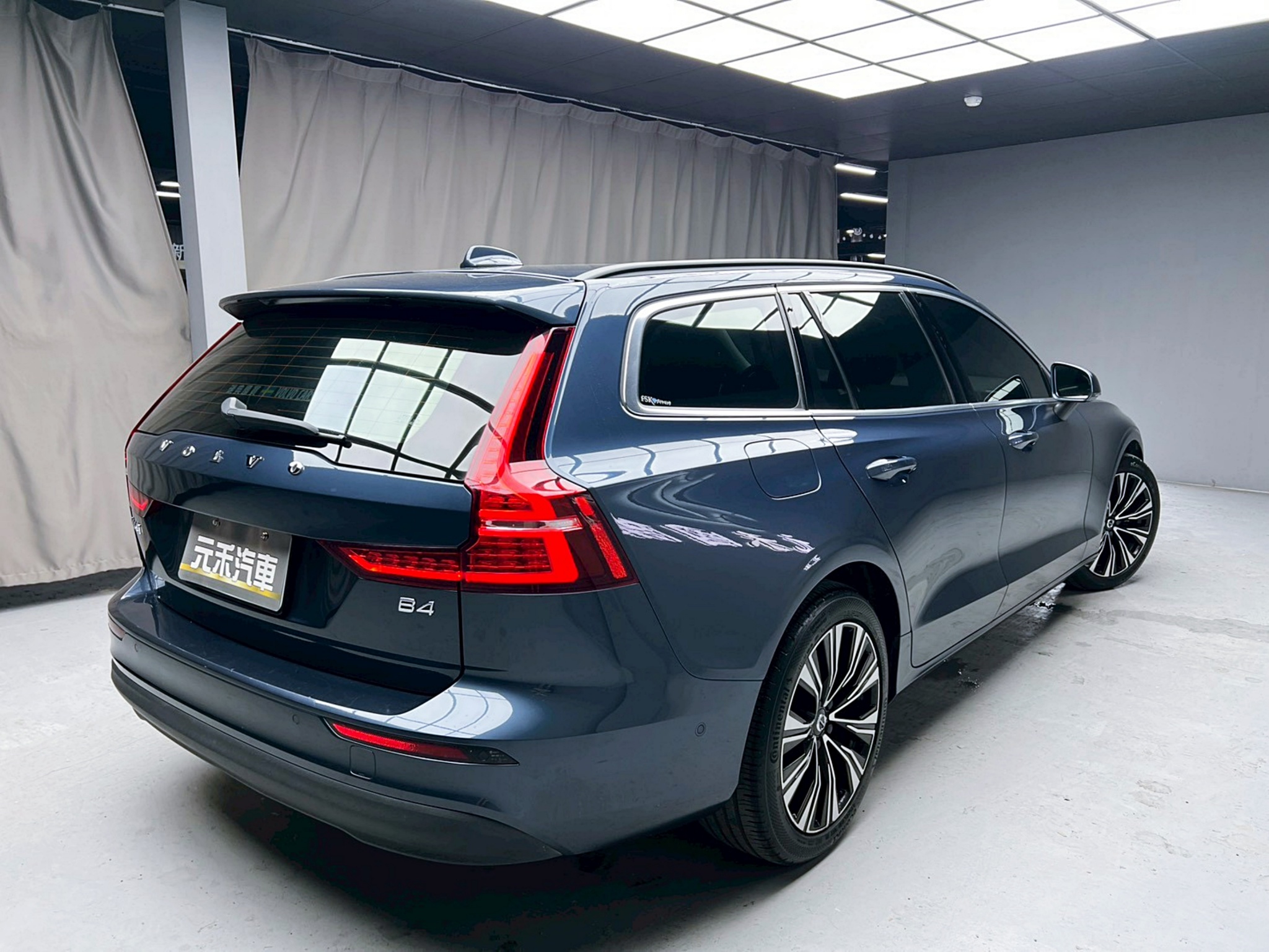 全台到府賞車 2022/23 Volvo V60 Plus B4『小李經理』元禾國際車業/中古車/促銷中  第18張相片