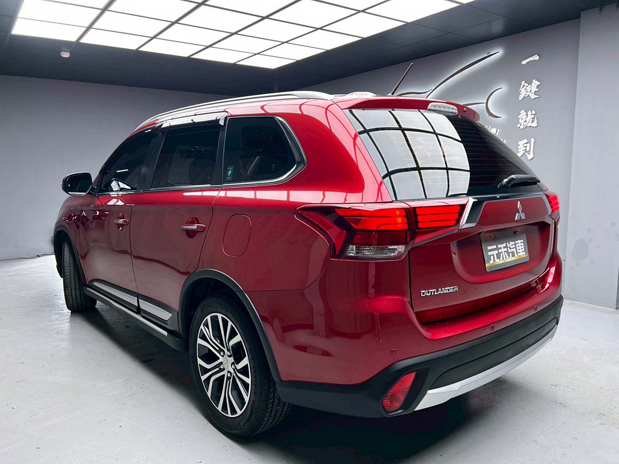 全台到府賞車 2018 Mitsubishi Outlander 尊貴型『小李經理』元禾國際車業/中古車/促銷中  第3張相片