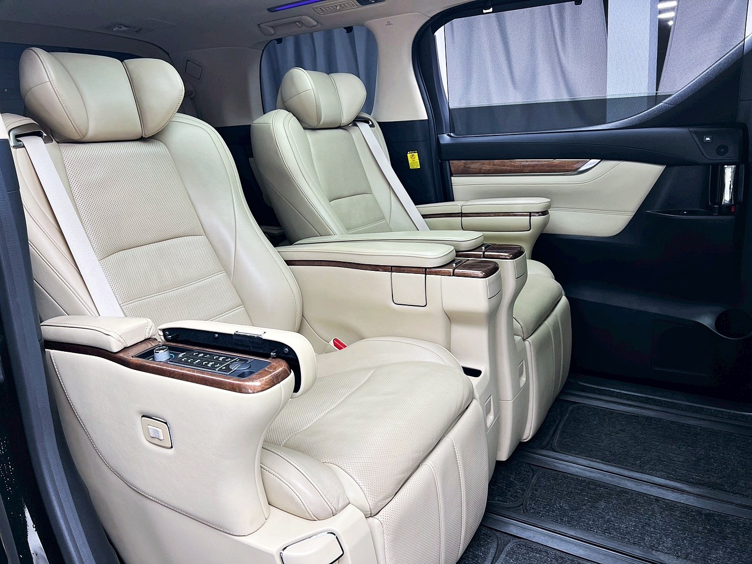 全台到府賞車 2016 Toyota Alphard Executive Lounge 七人座『小李經理』元禾國際車業/中古車/促銷中  第11張相片