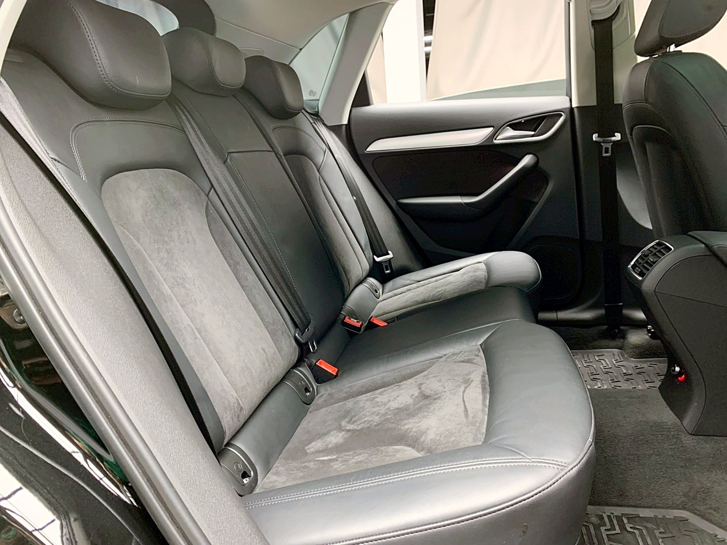 全台到府賞車 2016 Audi Q3 35TFSI Quattro『小李經理』元禾國際車業/中古車/促銷中  第20張相片