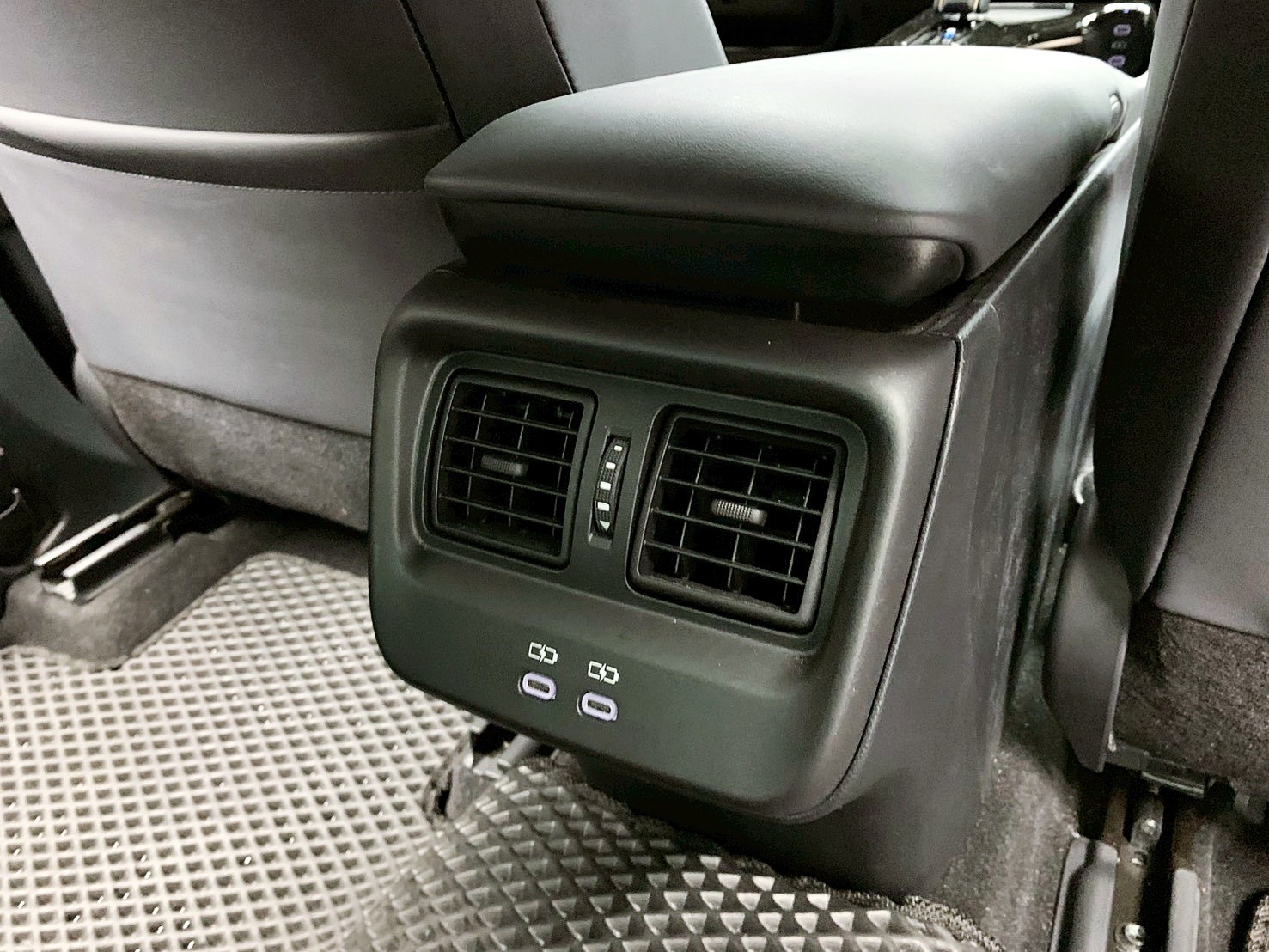 全台到府賞車 2023/24 Toyota Crown 貴族版『小李經理』元禾國際車業/中古車/促銷中  第14張相片