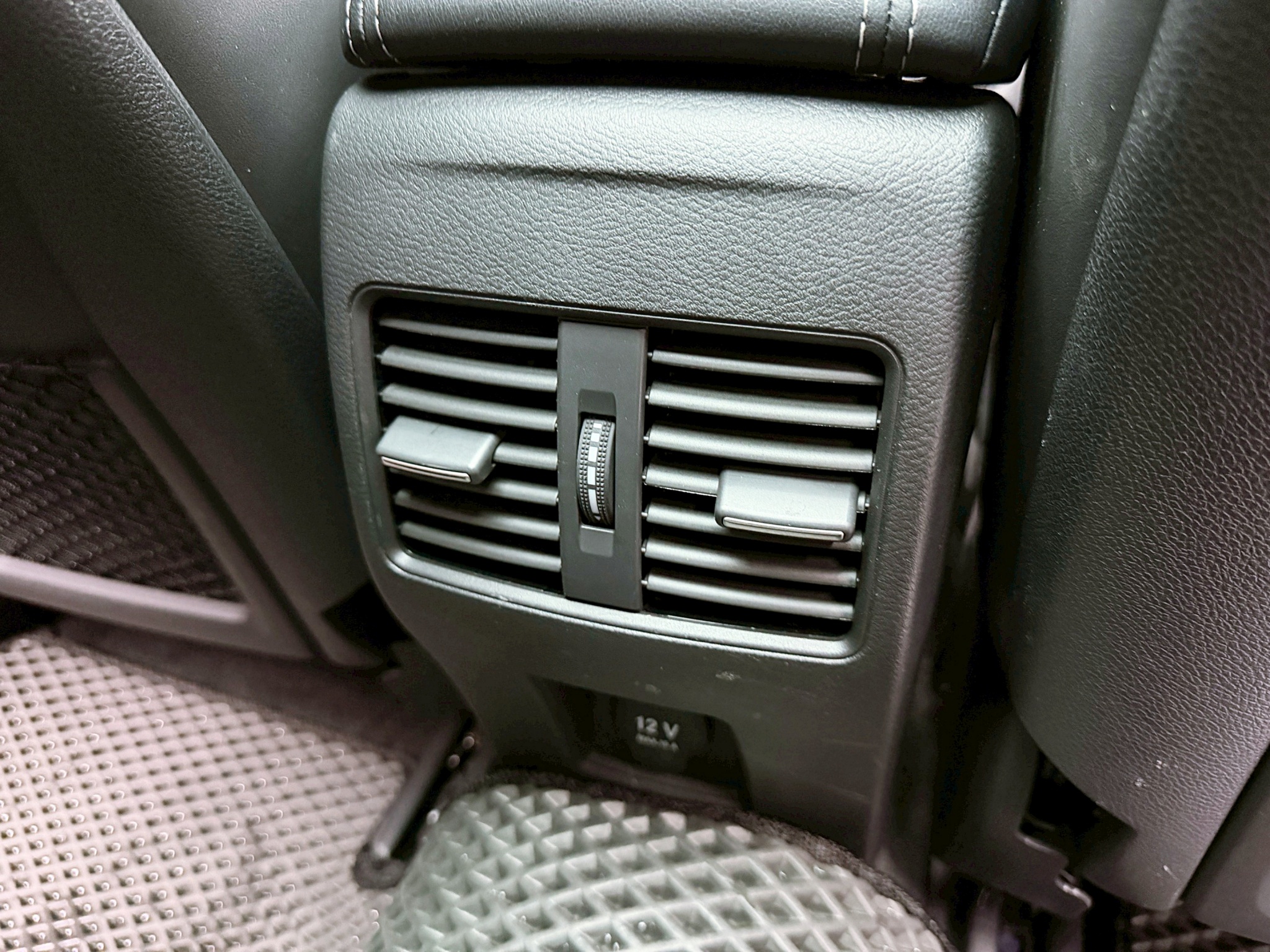 全台到府賞車 2018 Infiniti Q30 風尚版『小李經理』元禾國際車業/中古車/促銷中  第14張相片