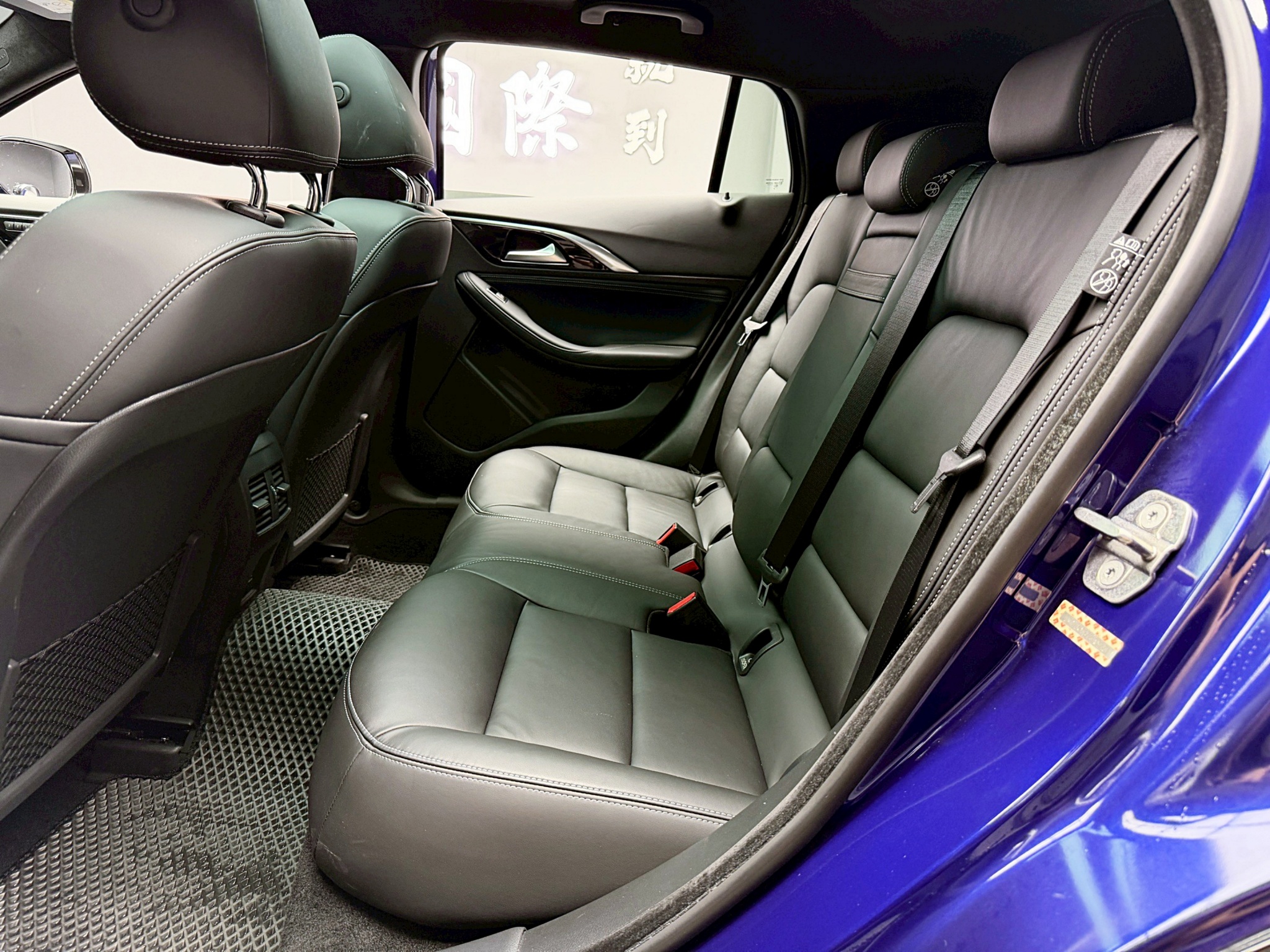 全台到府賞車 2018 Infiniti Q30 風尚版『小李經理』元禾國際車業/中古車/促銷中  第15張相片