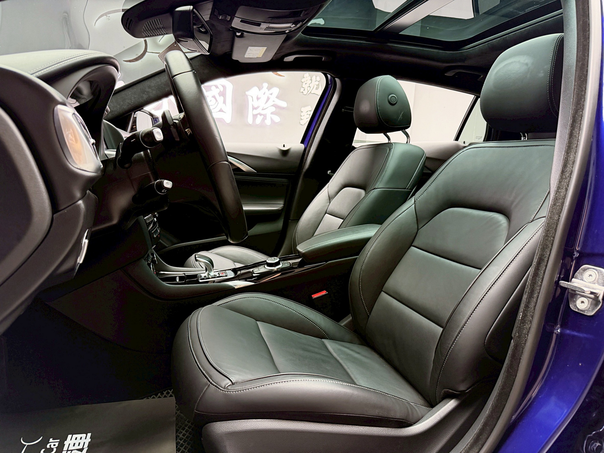 全台到府賞車 2018 Infiniti Q30 風尚版『小李經理』元禾國際車業/中古車/促銷中  第16張相片