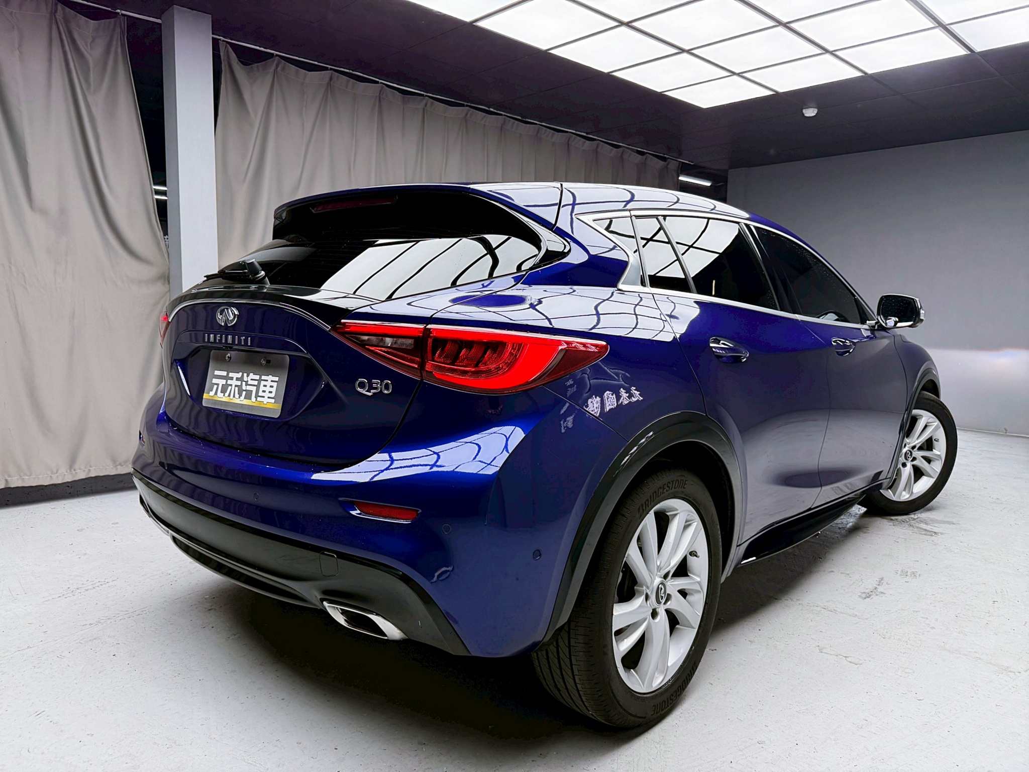 全台到府賞車 2018 Infiniti Q30 風尚版『小李經理』元禾國際車業/中古車/促銷中  第19張相片