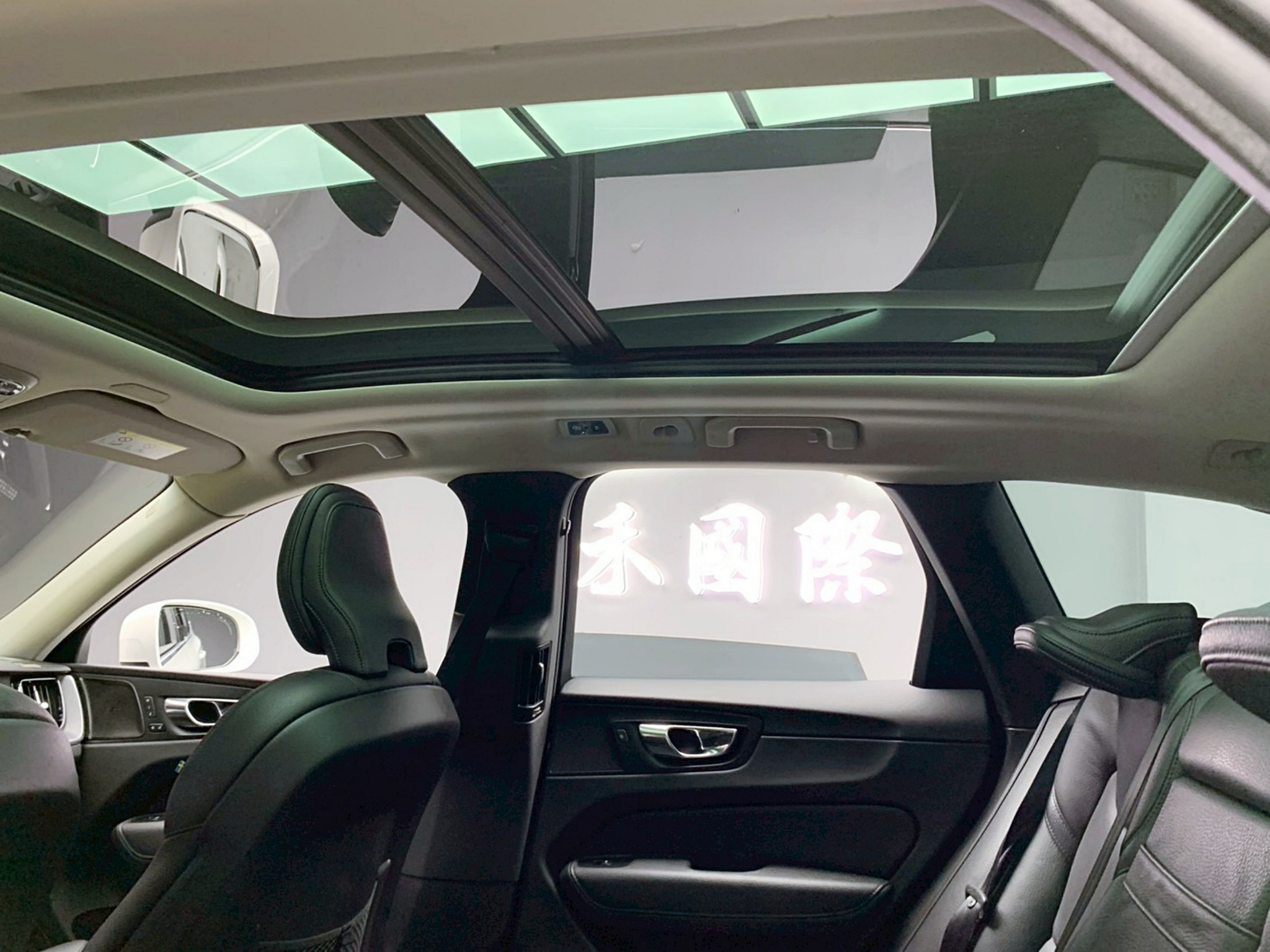 全台到府賞車 2020 Volvo XC60 B5 Momentum AWD『小李經理』元禾國際車業/中古車/促銷中  第12張相片