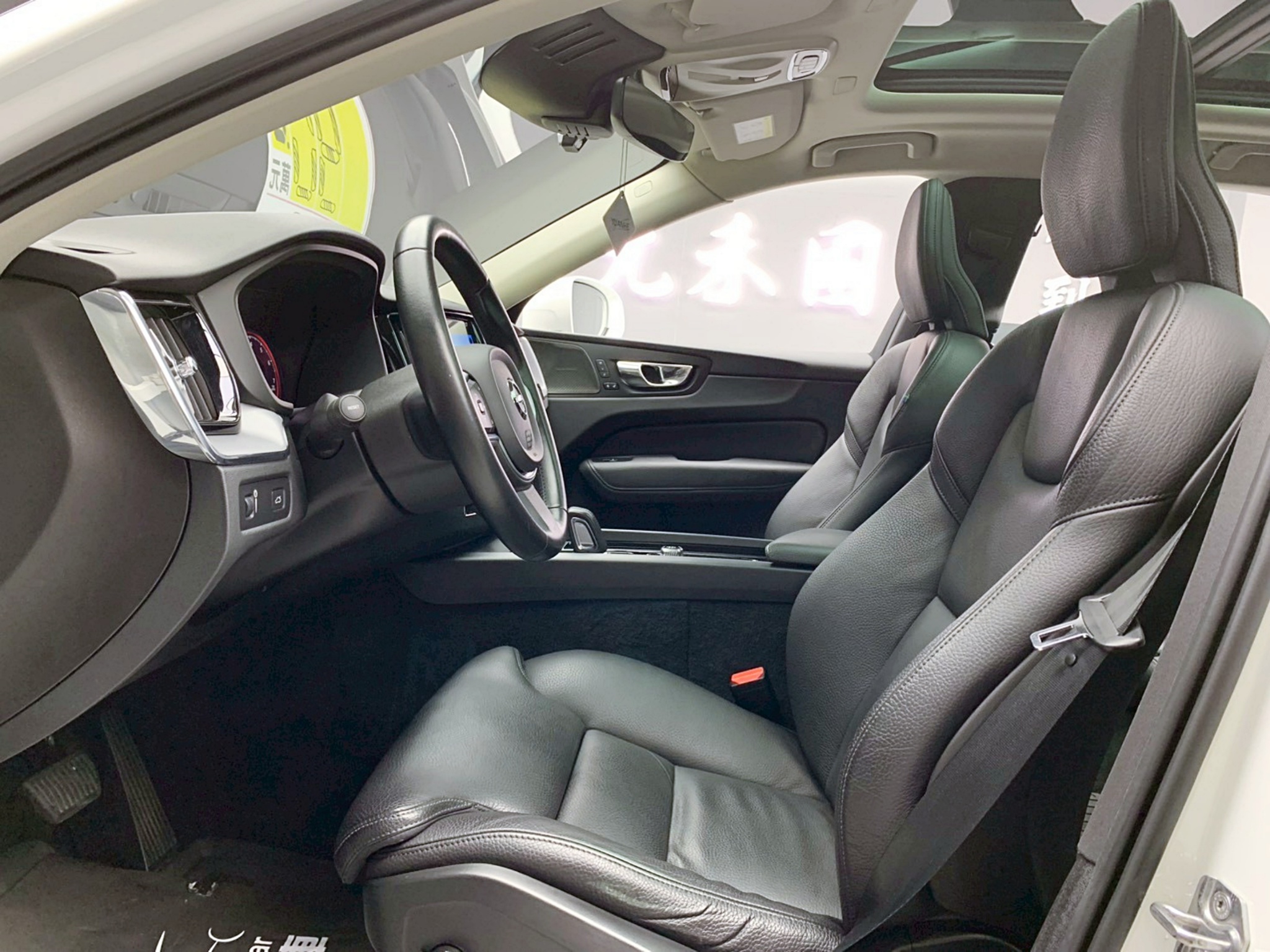 全台到府賞車 2020 Volvo XC60 B5 Momentum AWD『小李經理』元禾國際車業/中古車/促銷中  第14張相片