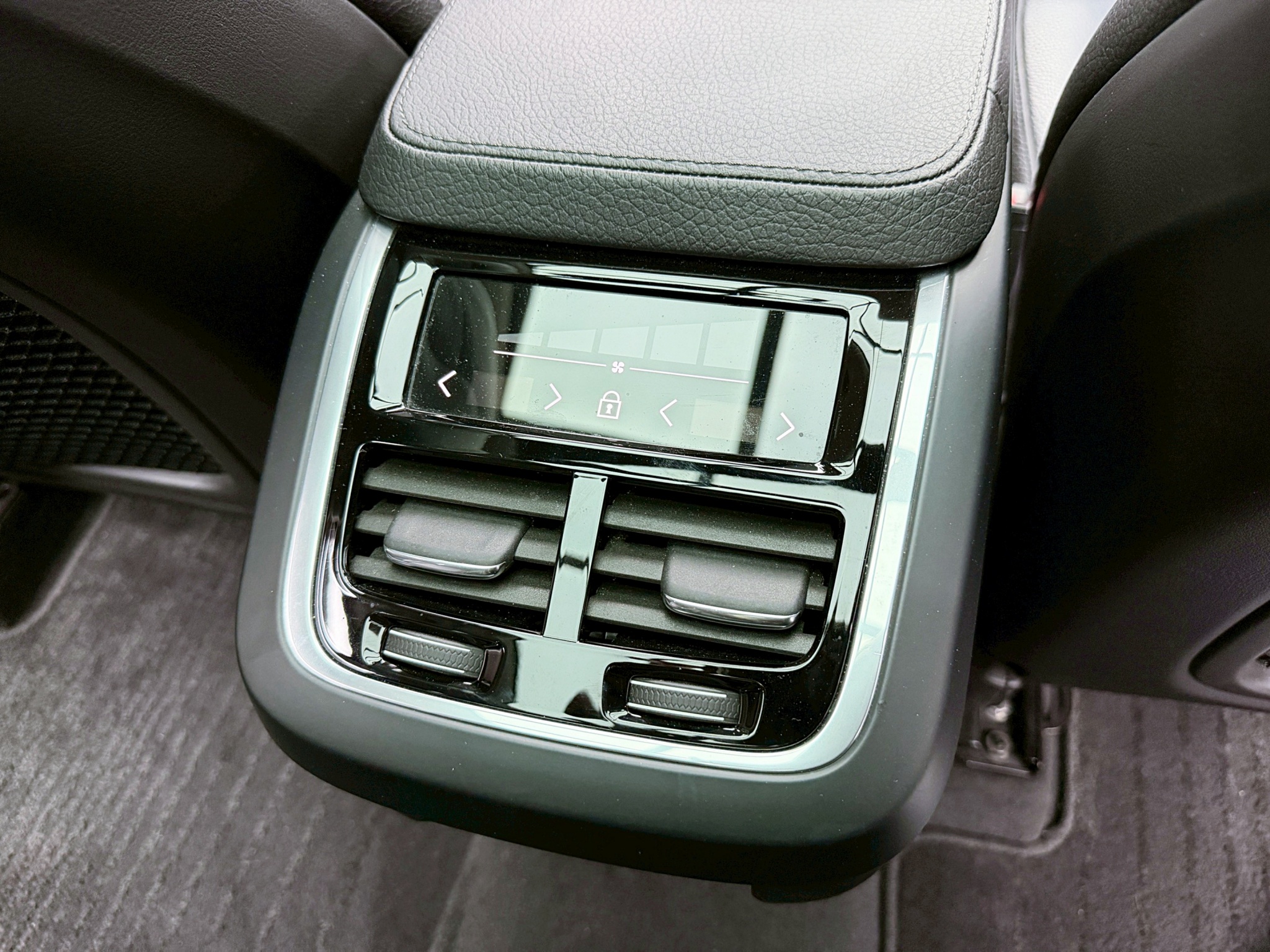 全台到府賞車 2018/19 Volvo XC90 T5 Momentum 七人座『小李經理』元禾國際車業/中古車/促銷中  第14張相片