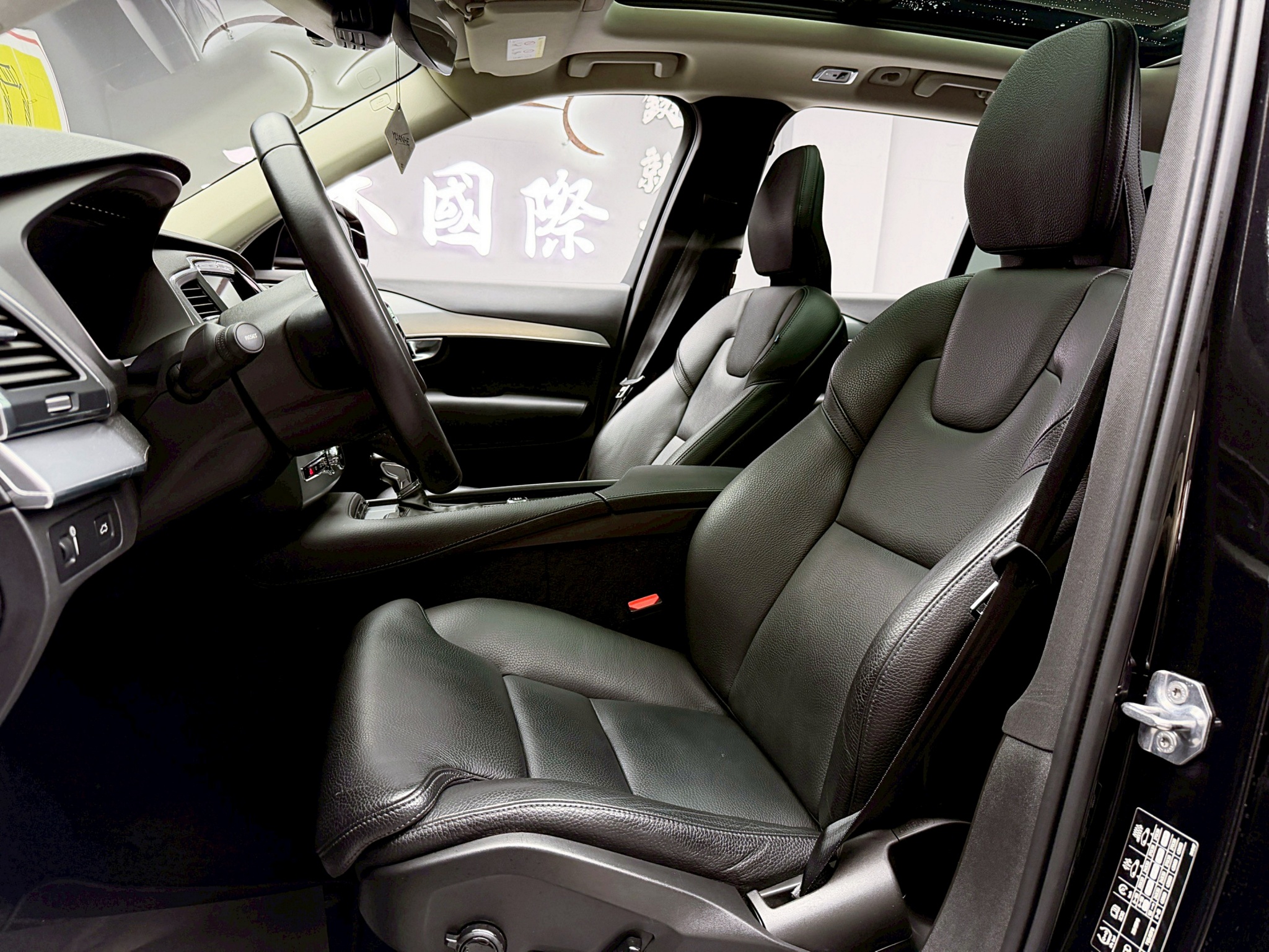 全台到府賞車 2018/19 Volvo XC90 T5 Momentum 七人座『小李經理』元禾國際車業/中古車/促銷中  第16張相片