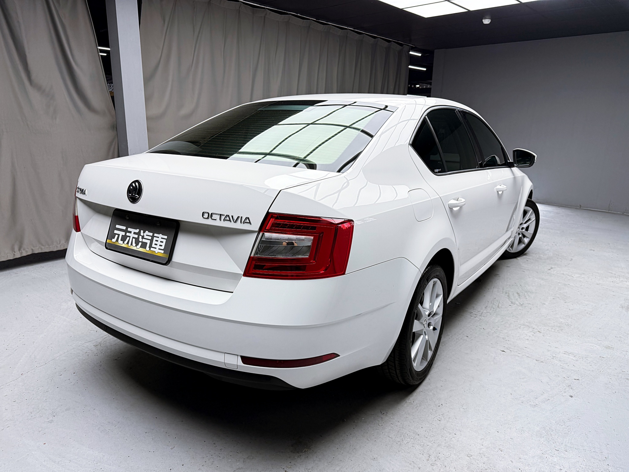 全台到府賞車 2019 Skoda Octavia TSI 菁英版『小李經理』元禾國際車業/中古車/促銷中  第17張相片