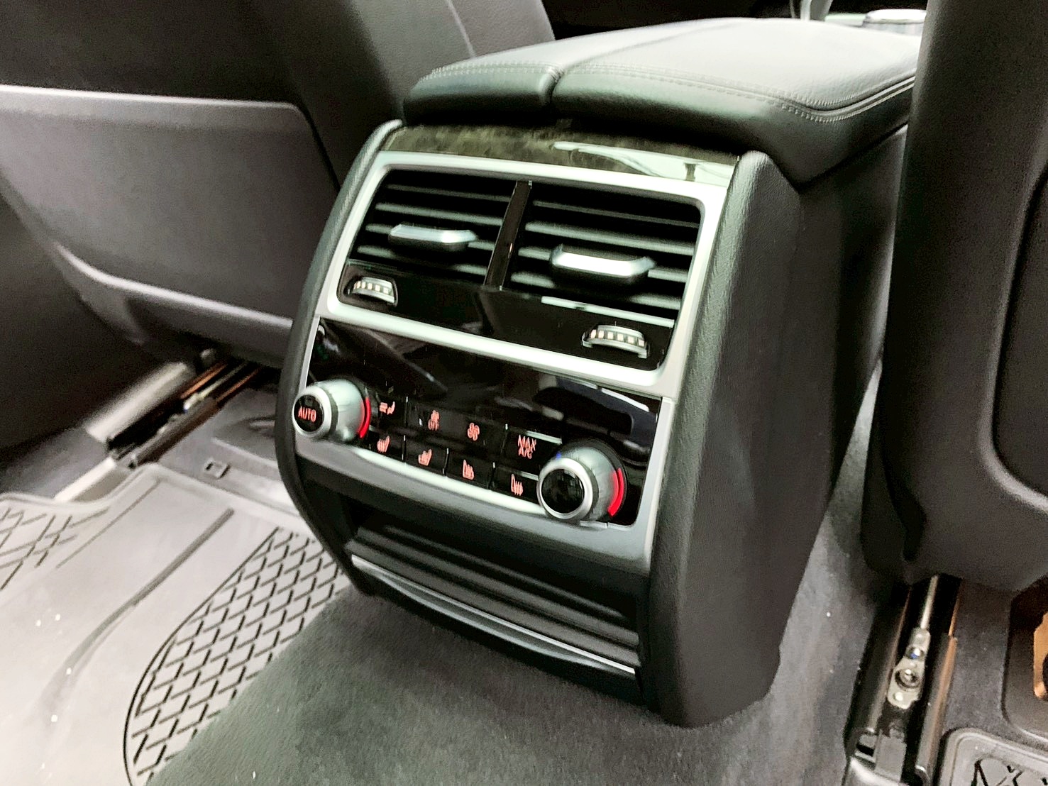 全台到府賞車 2016/17 BMW 740Li G12型『小李經理』元禾國際車業/中古車/促銷中  第13張相片