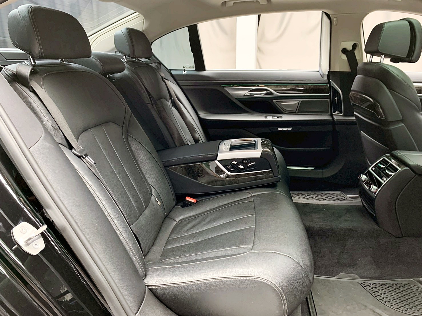 全台到府賞車 2016/17 BMW 740Li G12型『小李經理』元禾國際車業/中古車/促銷中  第14張相片