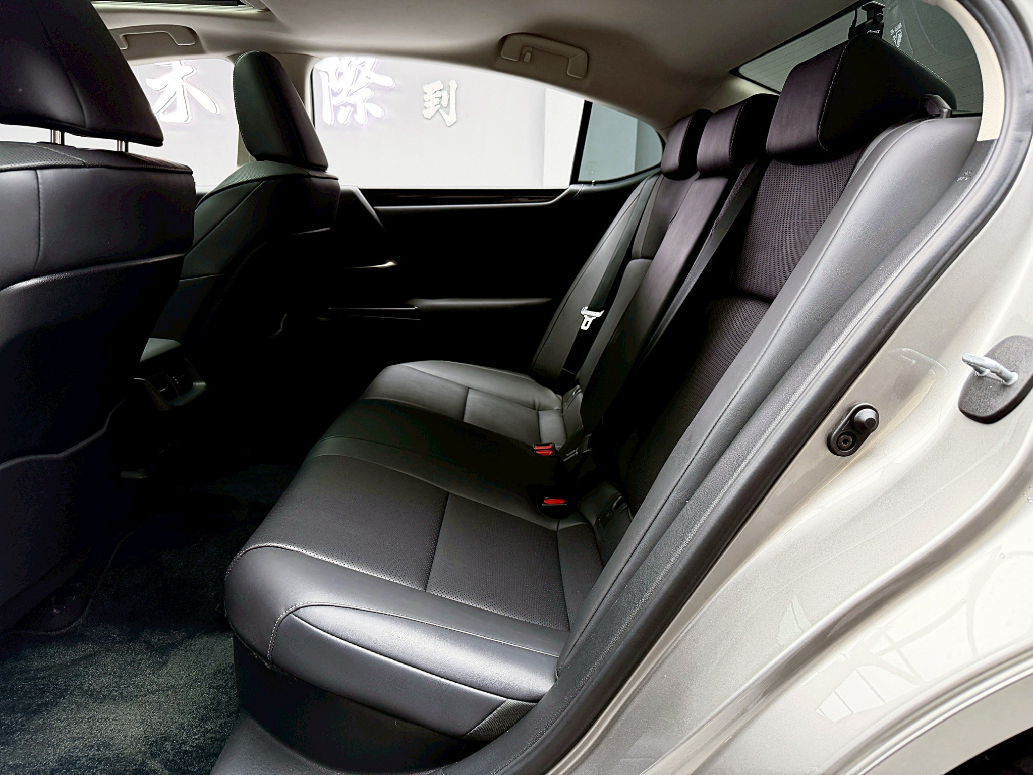 全台到府賞車 2019/20 Lexus ES300h 豪華版『小李經理』元禾國際車業/中古車/促銷中  第15張相片