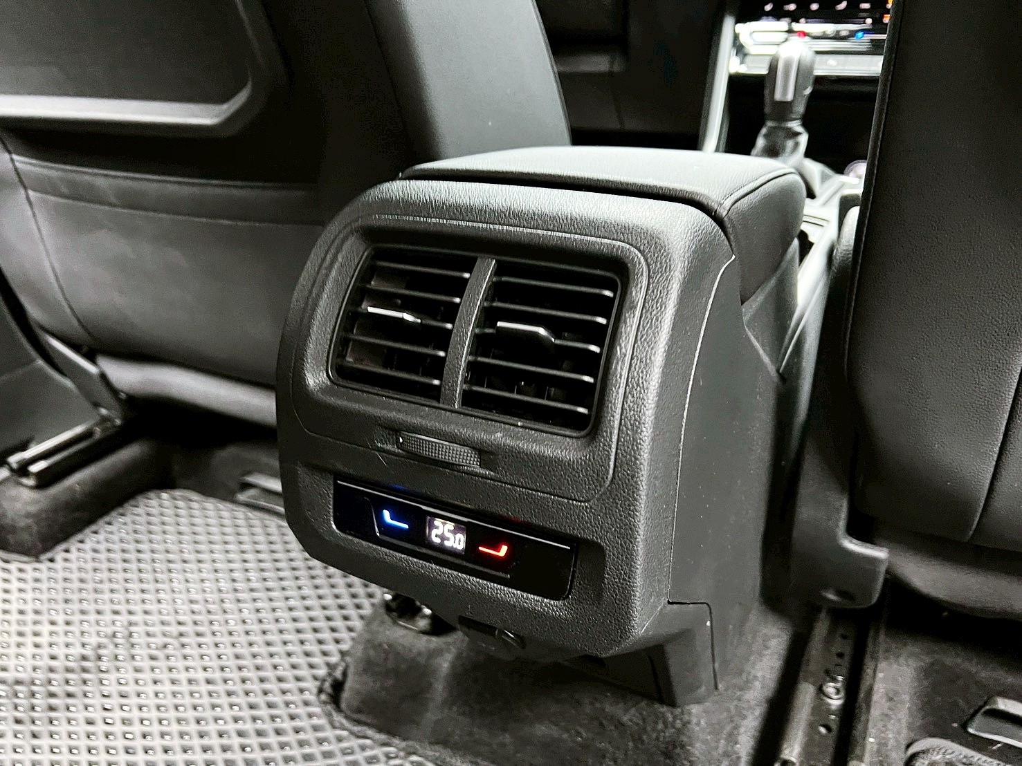 全台到府賞車 2022/23 Volkswagen Touran 280TSI Elegance 七人座『小李經理』元禾國際車業/中古車/促銷中  第11張相片