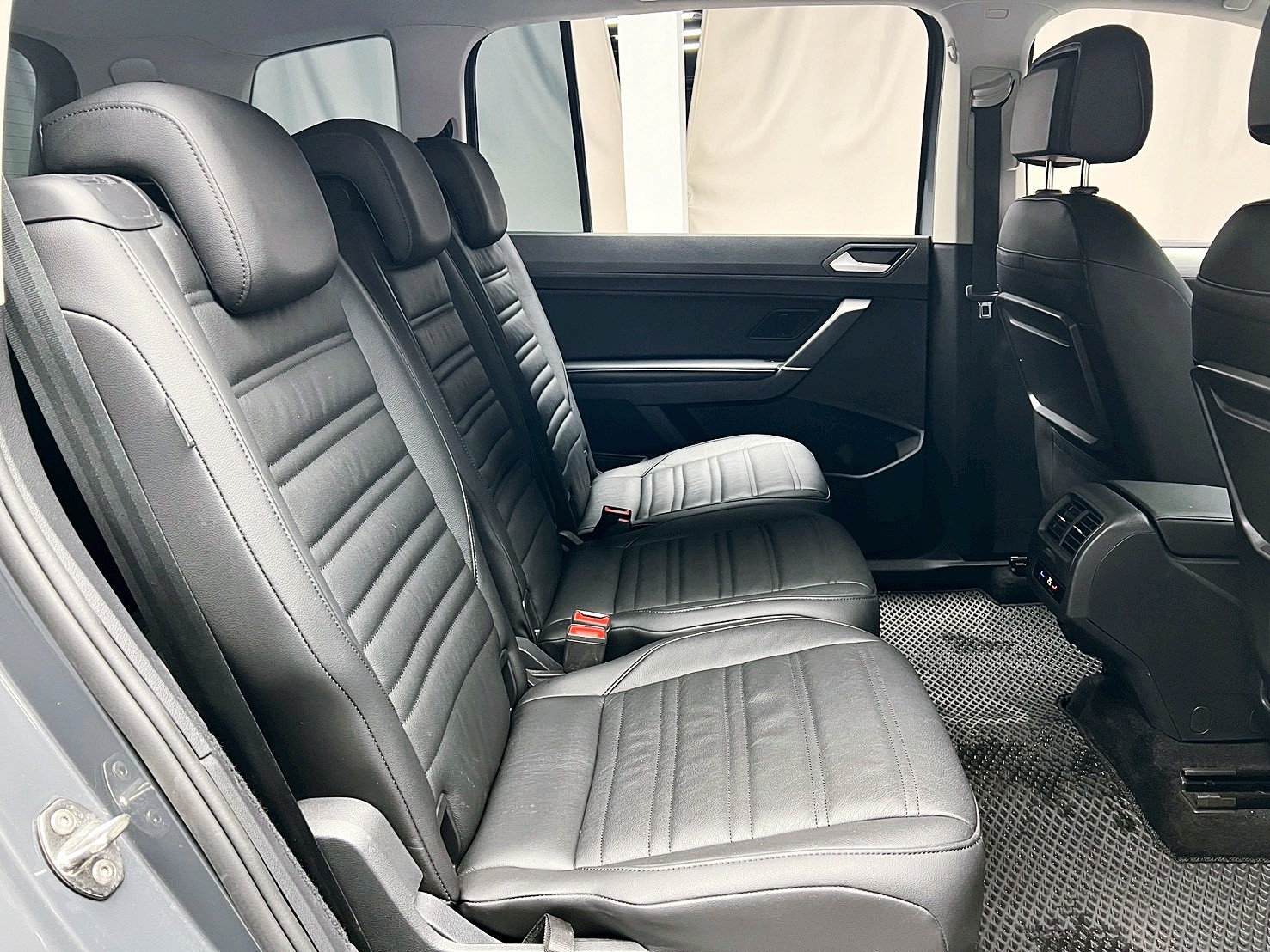 全台到府賞車 2022/23 Volkswagen Touran 280TSI Elegance 七人座『小李經理』元禾國際車業/中古車/促銷中  第12張相片