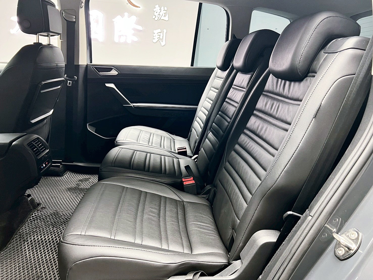 全台到府賞車 2022/23 Volkswagen Touran 280TSI Elegance 七人座『小李經理』元禾國際車業/中古車/促銷中  第13張相片