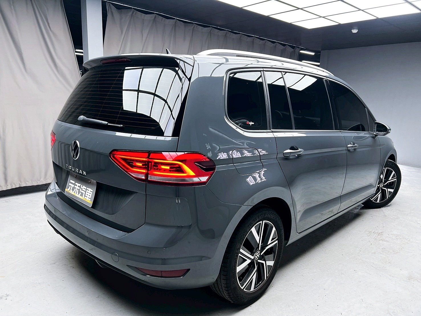 全台到府賞車 2022/23 Volkswagen Touran 280TSI Elegance 七人座『小李經理』元禾國際車業/中古車/促銷中  第18張相片