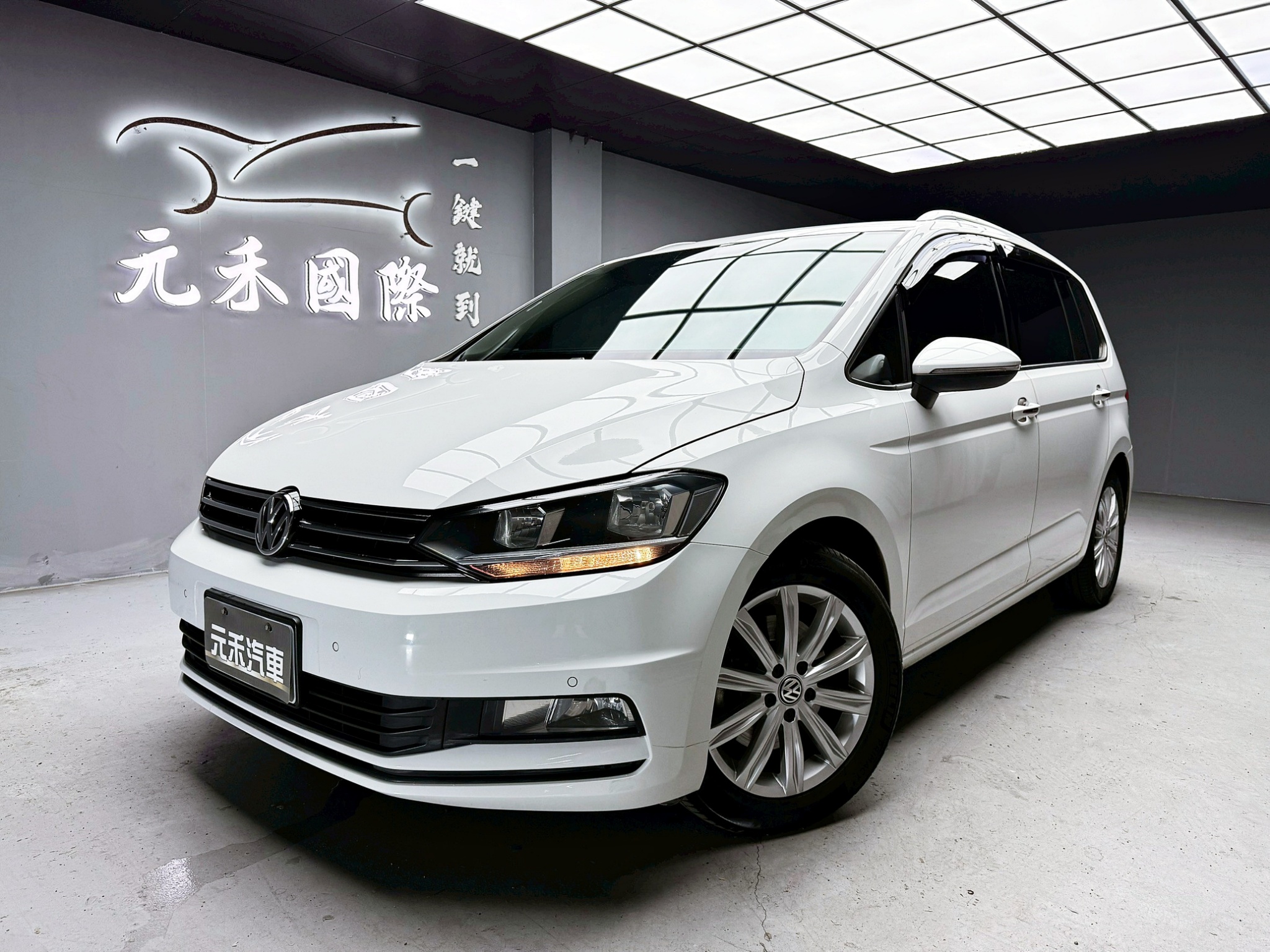 全台到府賞車 2017 Volkswagen Touran 280TSI Comfortline 七人座『小李經理』元禾國際車業/中古車/促銷中  第1張相片