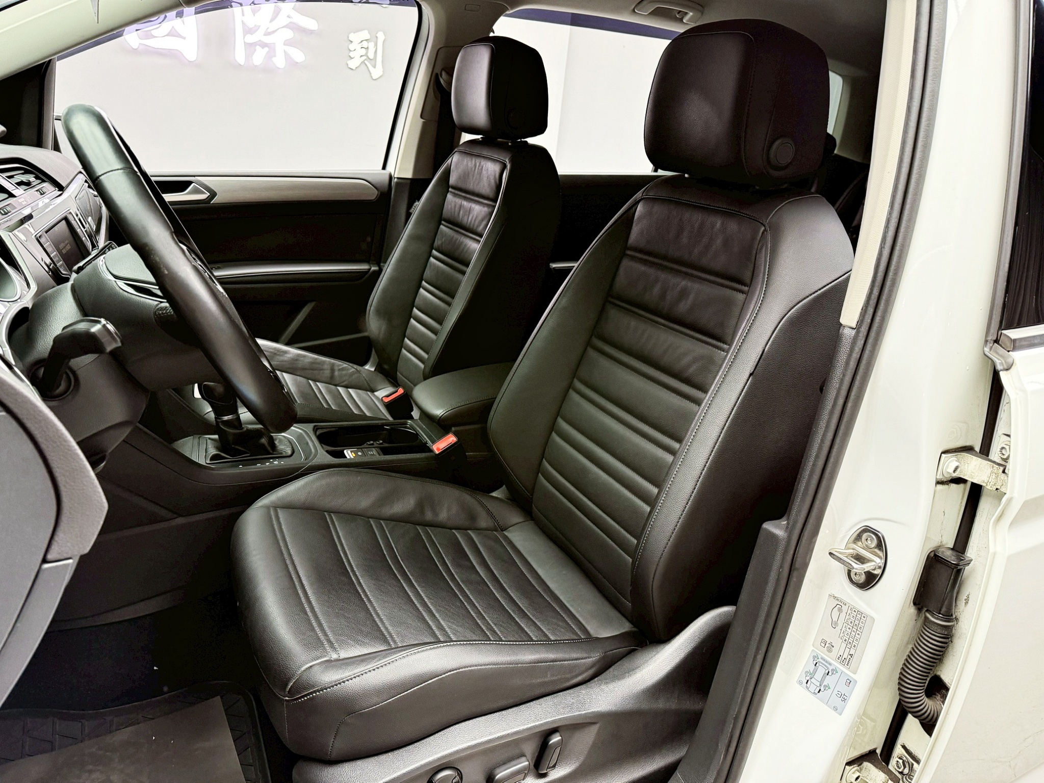 全台到府賞車 2017 Volkswagen Touran 280TSI Comfortline 七人座『小李經理』元禾國際車業/中古車/促銷中  第10張相片