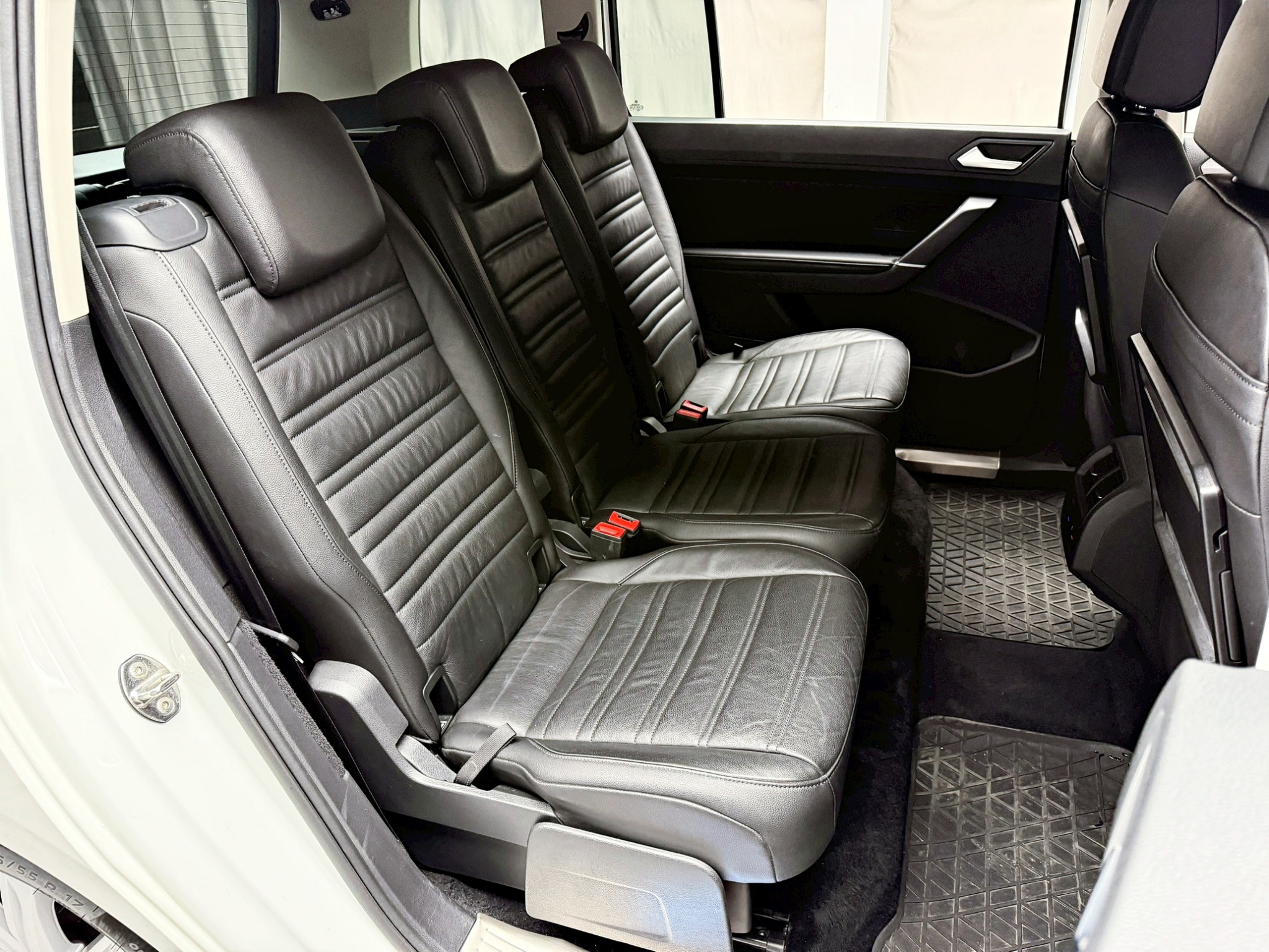 全台到府賞車 2017 Volkswagen Touran 280TSI Comfortline 七人座『小李經理』元禾國際車業/中古車/促銷中  第12張相片