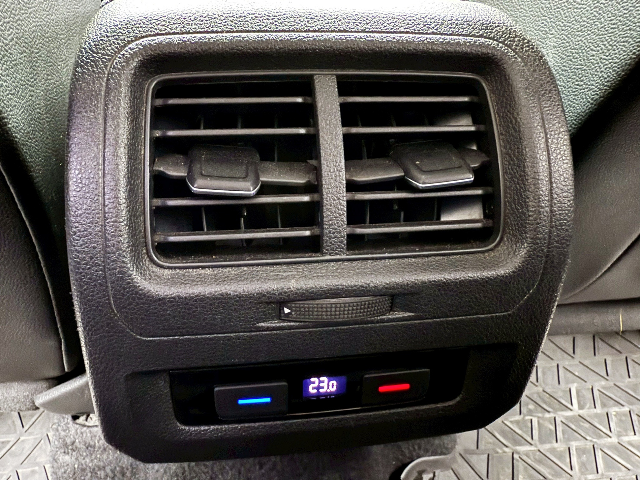 全台到府賞車 2017 Volkswagen Touran 280TSI Comfortline 七人座『小李經理』元禾國際車業/中古車/促銷中  第14張相片