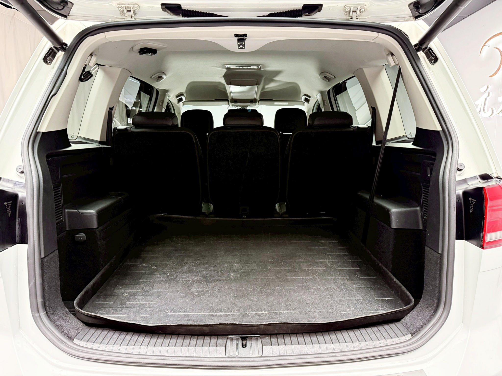 全台到府賞車 2017 Volkswagen Touran 280TSI Comfortline 七人座『小李經理』元禾國際車業/中古車/促銷中  第17張相片