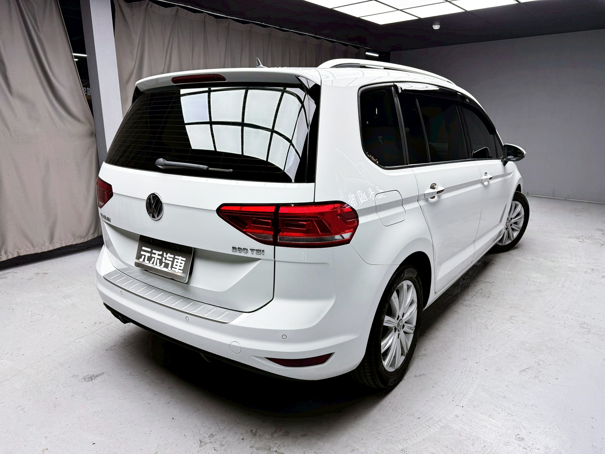 全台到府賞車 2017 Volkswagen Touran 280TSI Comfortline 七人座『小李經理』元禾國際車業/中古車/促銷中  第20張相片