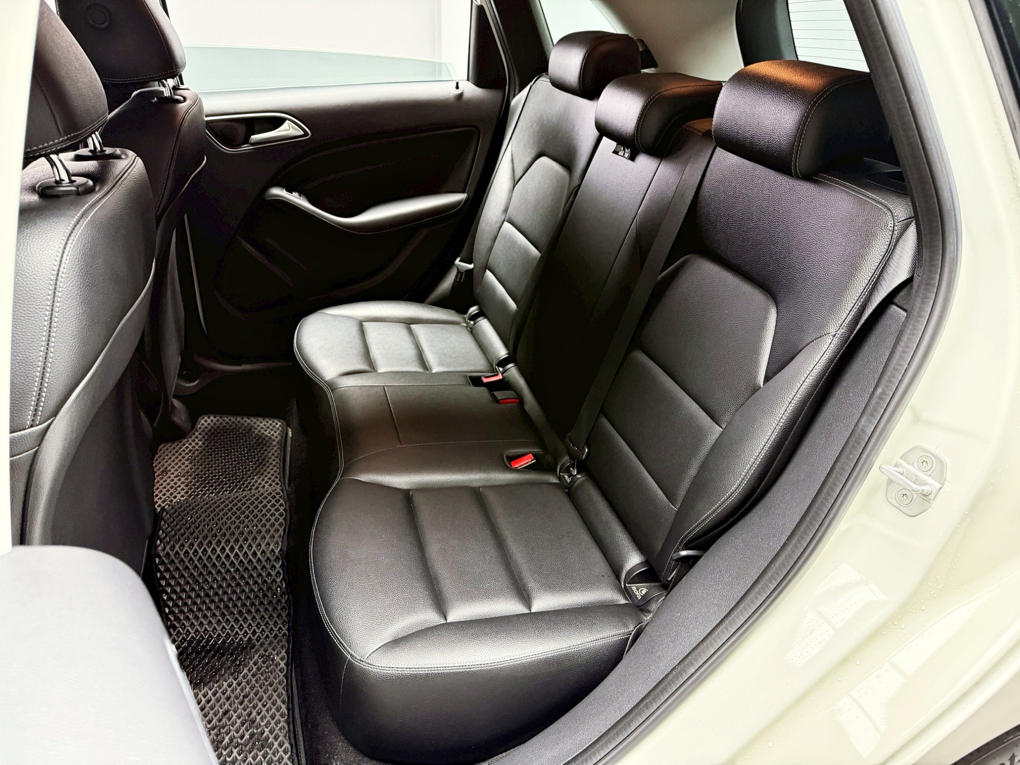 全台到府賞車 2015 Benz B180 W246型『小李經理』元禾國際車業/中古車/促銷中  第11張相片