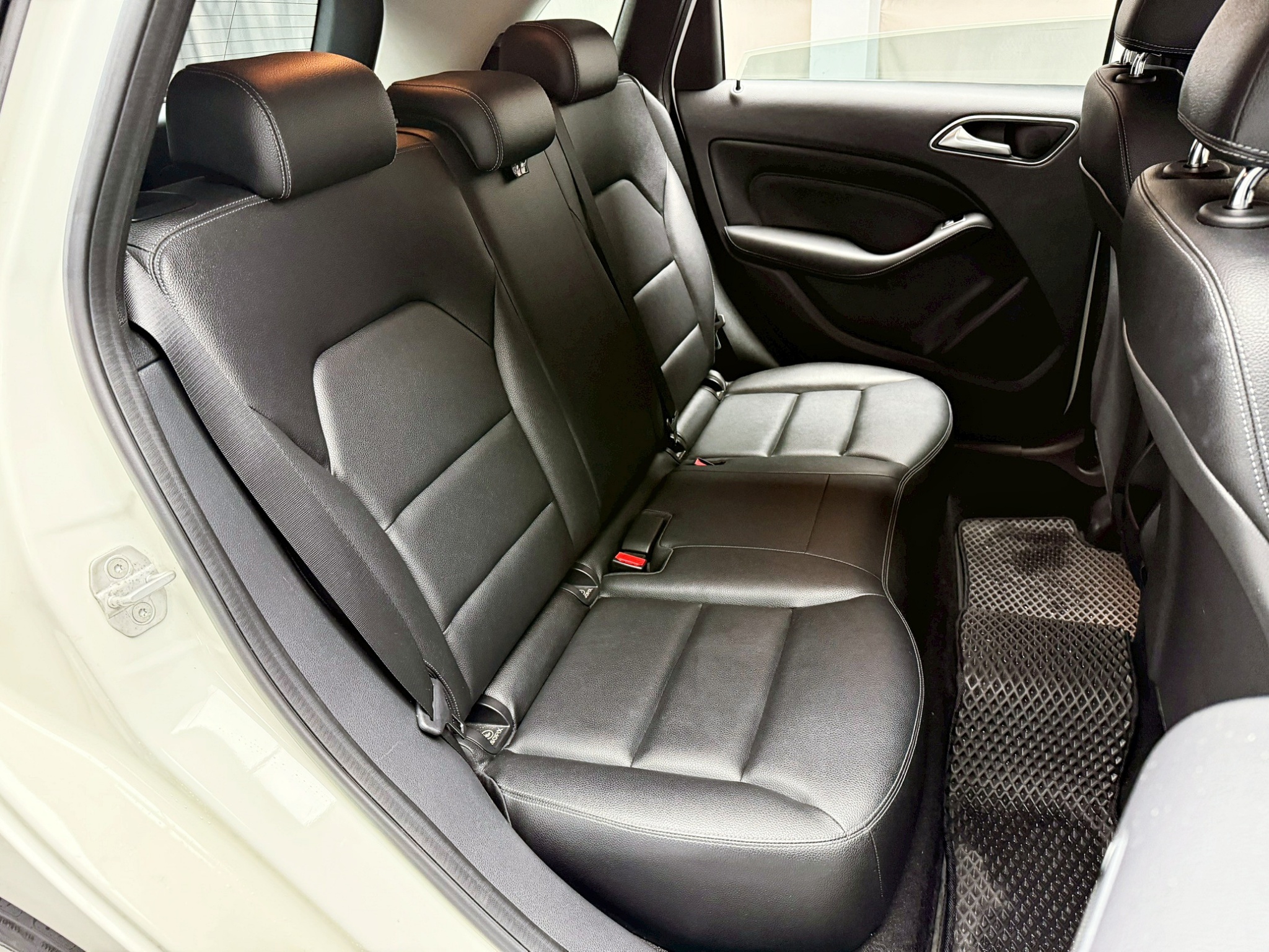 全台到府賞車 2015 Benz B180 W246型『小李經理』元禾國際車業/中古車/促銷中  第12張相片