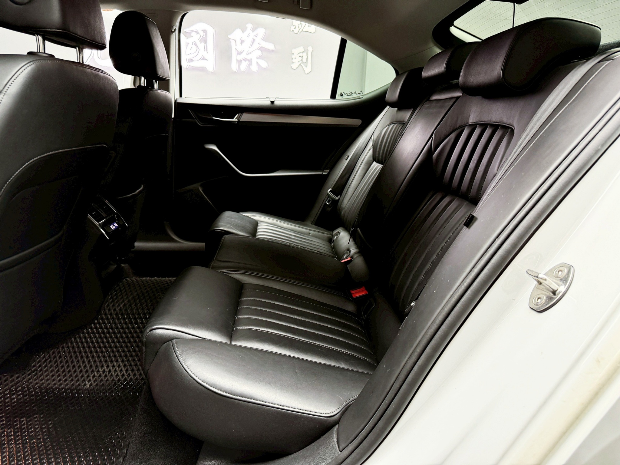 全台到府賞車 2018 Skoda Superb Sedan TSI 菁英版『小李經理』元禾國際車業/中古車/促銷中  第14張相片