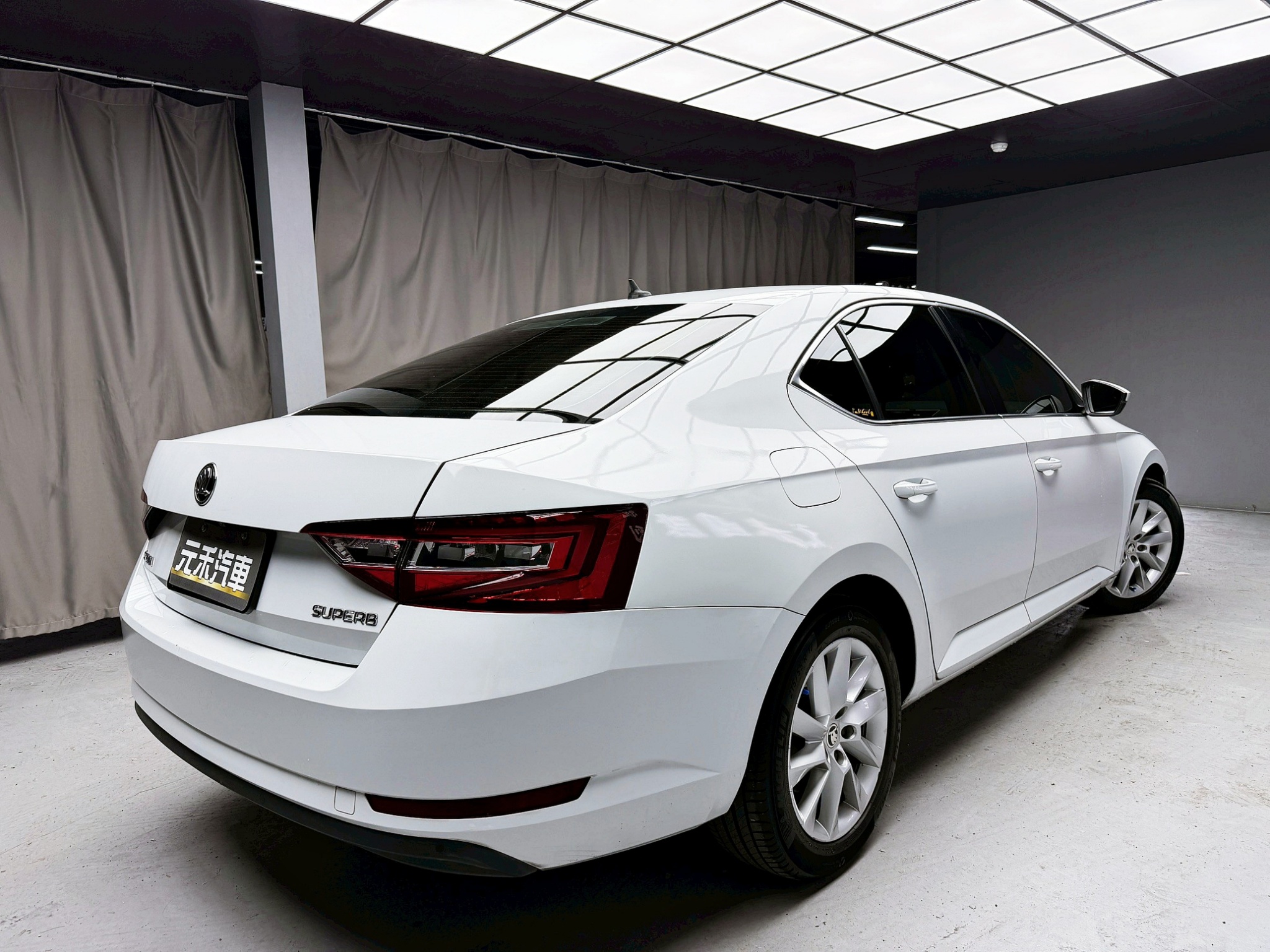 全台到府賞車 2018 Skoda Superb Sedan TSI 菁英版『小李經理』元禾國際車業/中古車/促銷中  第19張相片