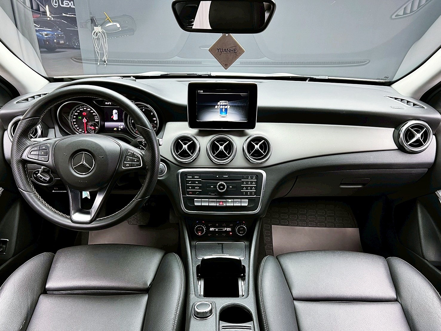 全台到府賞車 2017 Benz GLA200d X156型『小李經理』元禾國際車業/中古車/促銷中  第8張相片