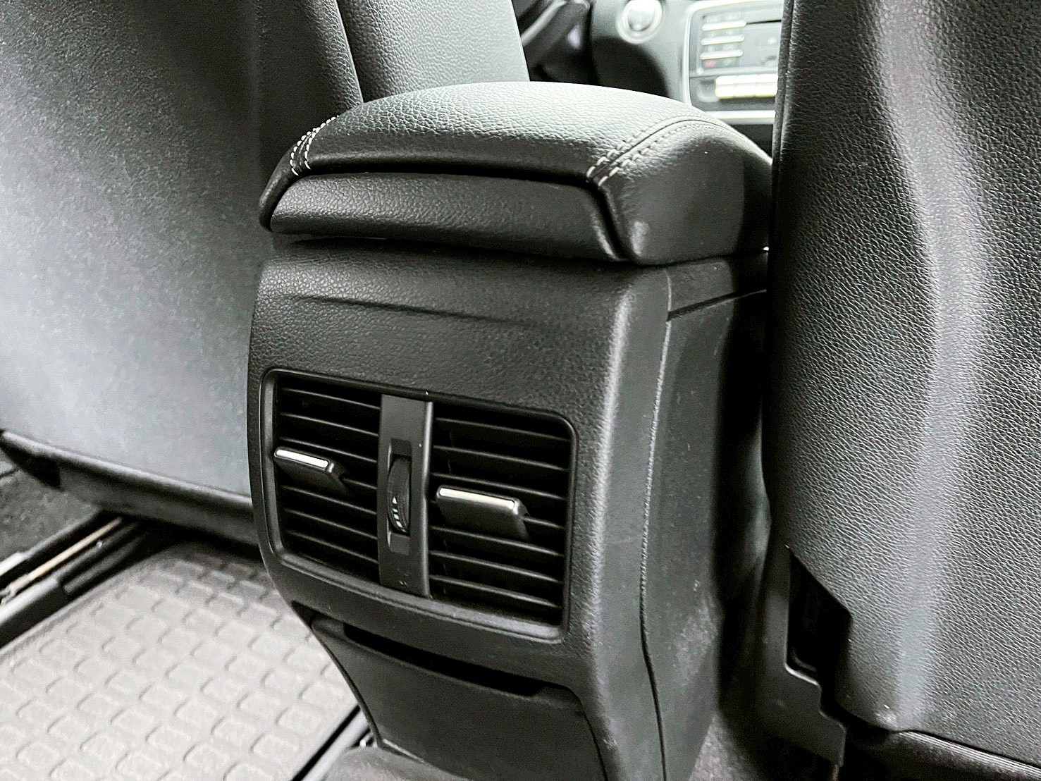 全台到府賞車 2017 Benz GLA200d X156型『小李經理』元禾國際車業/中古車/促銷中  第10張相片