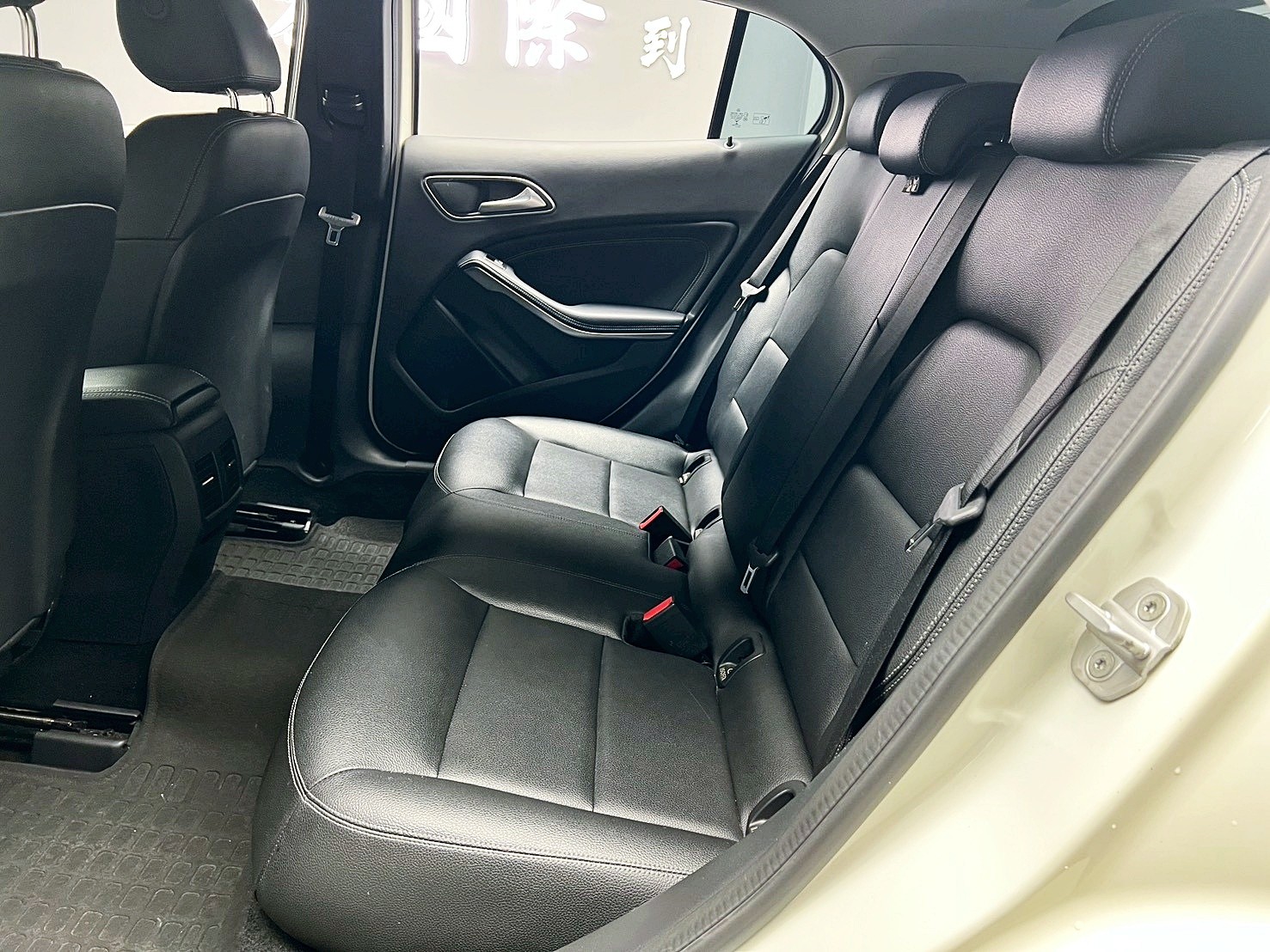 全台到府賞車 2017 Benz GLA200d X156型『小李經理』元禾國際車業/中古車/促銷中  第12張相片
