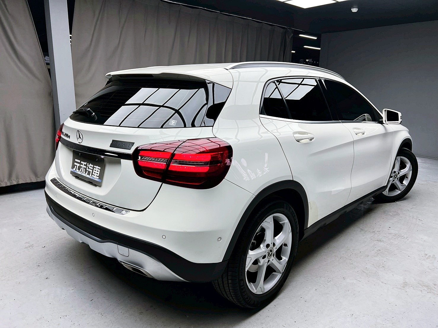 全台到府賞車 2017 Benz GLA200d X156型『小李經理』元禾國際車業/中古車/促銷中  第17張相片