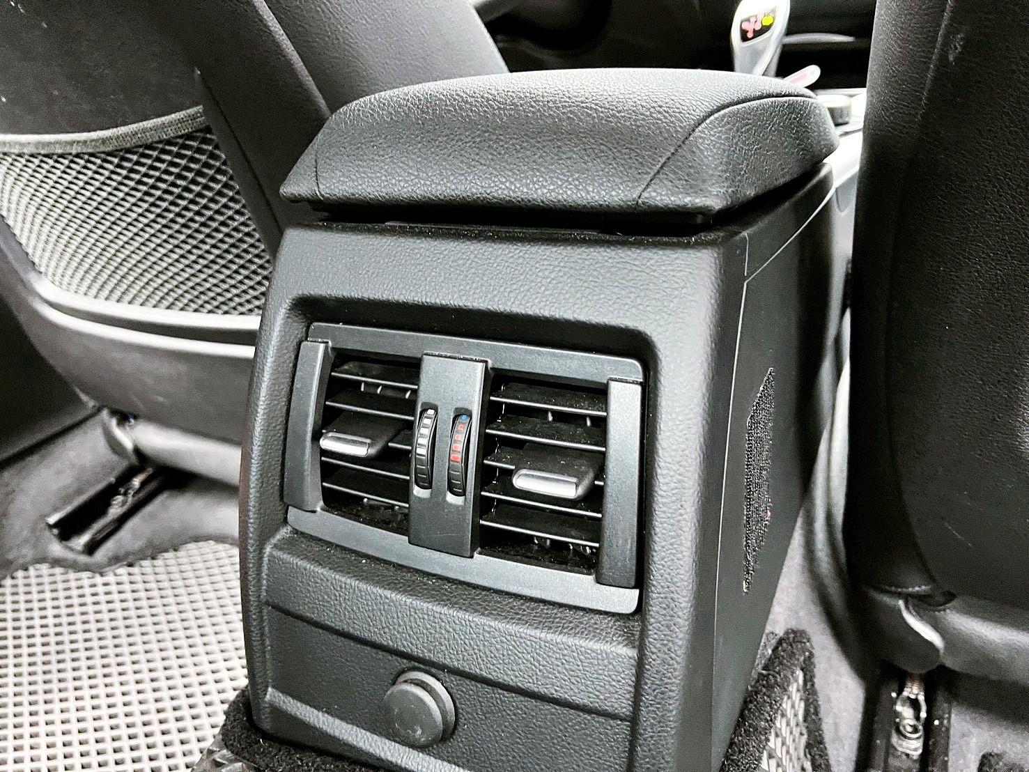 全台到府賞車 2015 BMW 320i Sedan F30型『小李經理』元禾國際車業/中古車/促銷中  第9張相片