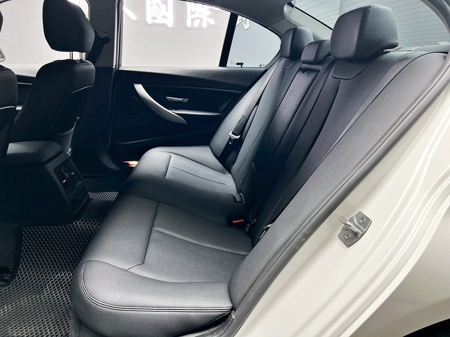 全台到府賞車 2015 BMW 320i Sedan F30型『小李經理』元禾國際車業/中古車/促銷中  第11張相片