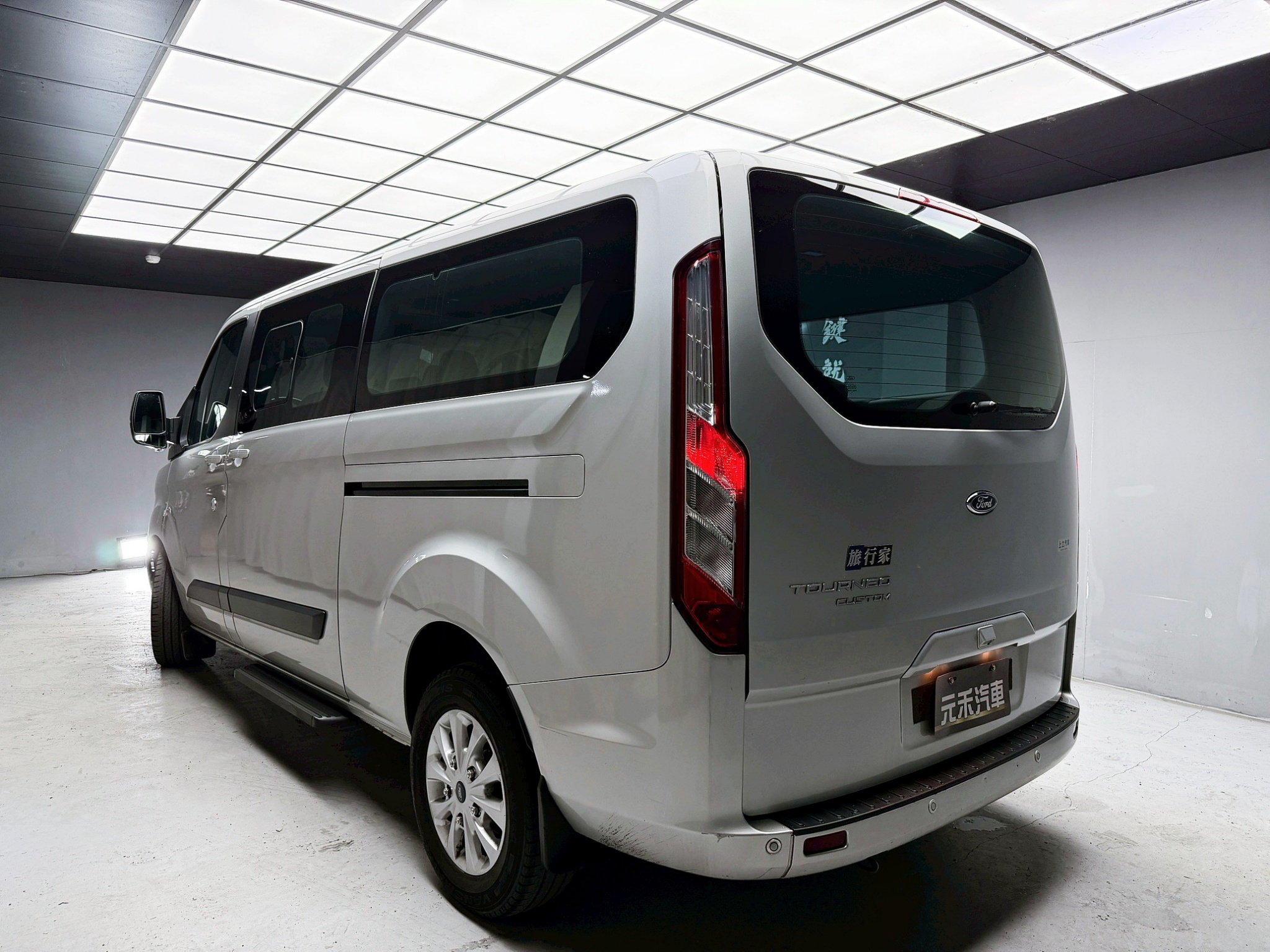 全台到府賞車 2020/21 Ford Tourneo Custom 九座長軸尊爵型『小李經理』元禾國際車業/中古車/促銷中  第3張相片