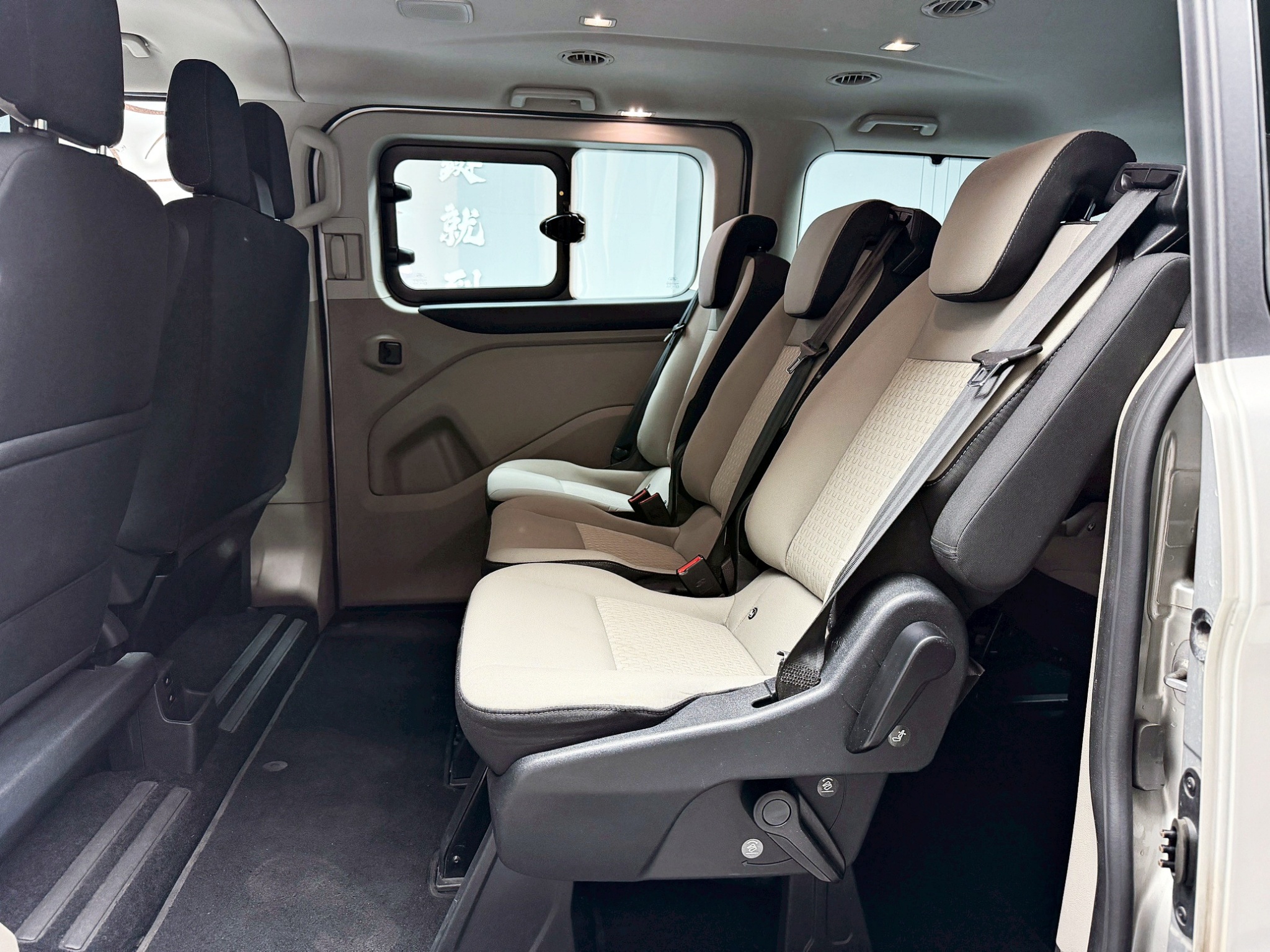 全台到府賞車 2020/21 Ford Tourneo Custom 九座長軸尊爵型『小李經理』元禾國際車業/中古車/促銷中  第11張相片