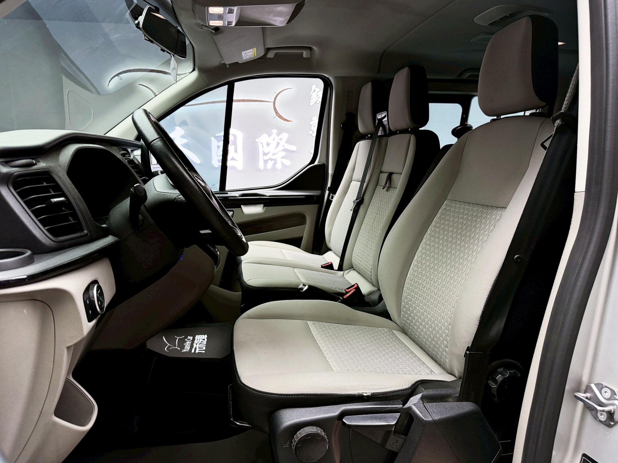 全台到府賞車 2020/21 Ford Tourneo Custom 九座長軸尊爵型『小李經理』元禾國際車業/中古車/促銷中  第12張相片