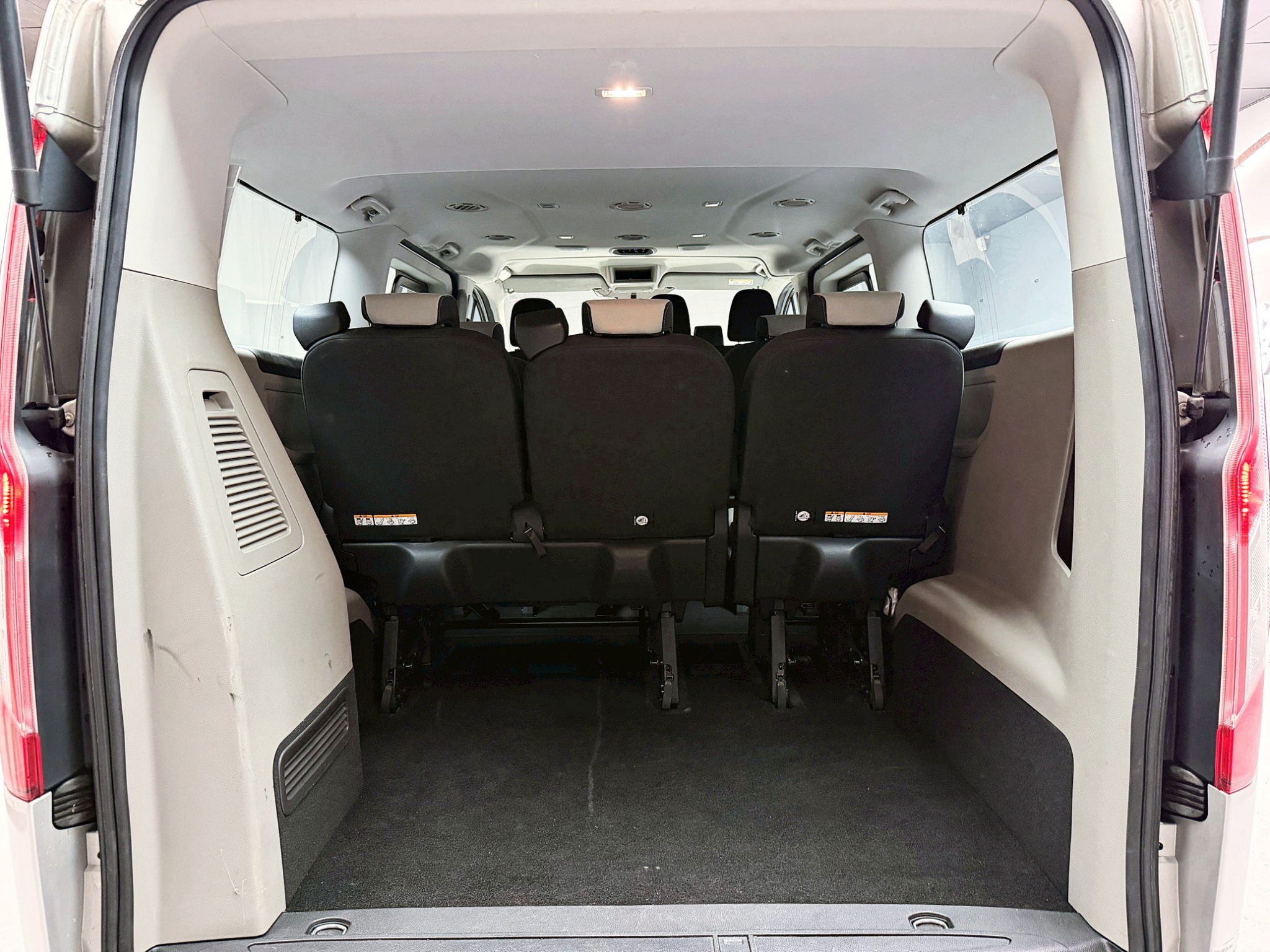 全台到府賞車 2020/21 Ford Tourneo Custom 九座長軸尊爵型『小李經理』元禾國際車業/中古車/促銷中  第14張相片