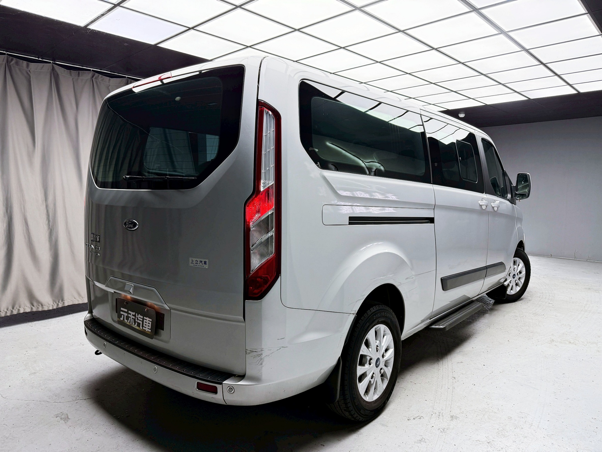 全台到府賞車 2020/21 Ford Tourneo Custom 九座長軸尊爵型『小李經理』元禾國際車業/中古車/促銷中  第15張相片