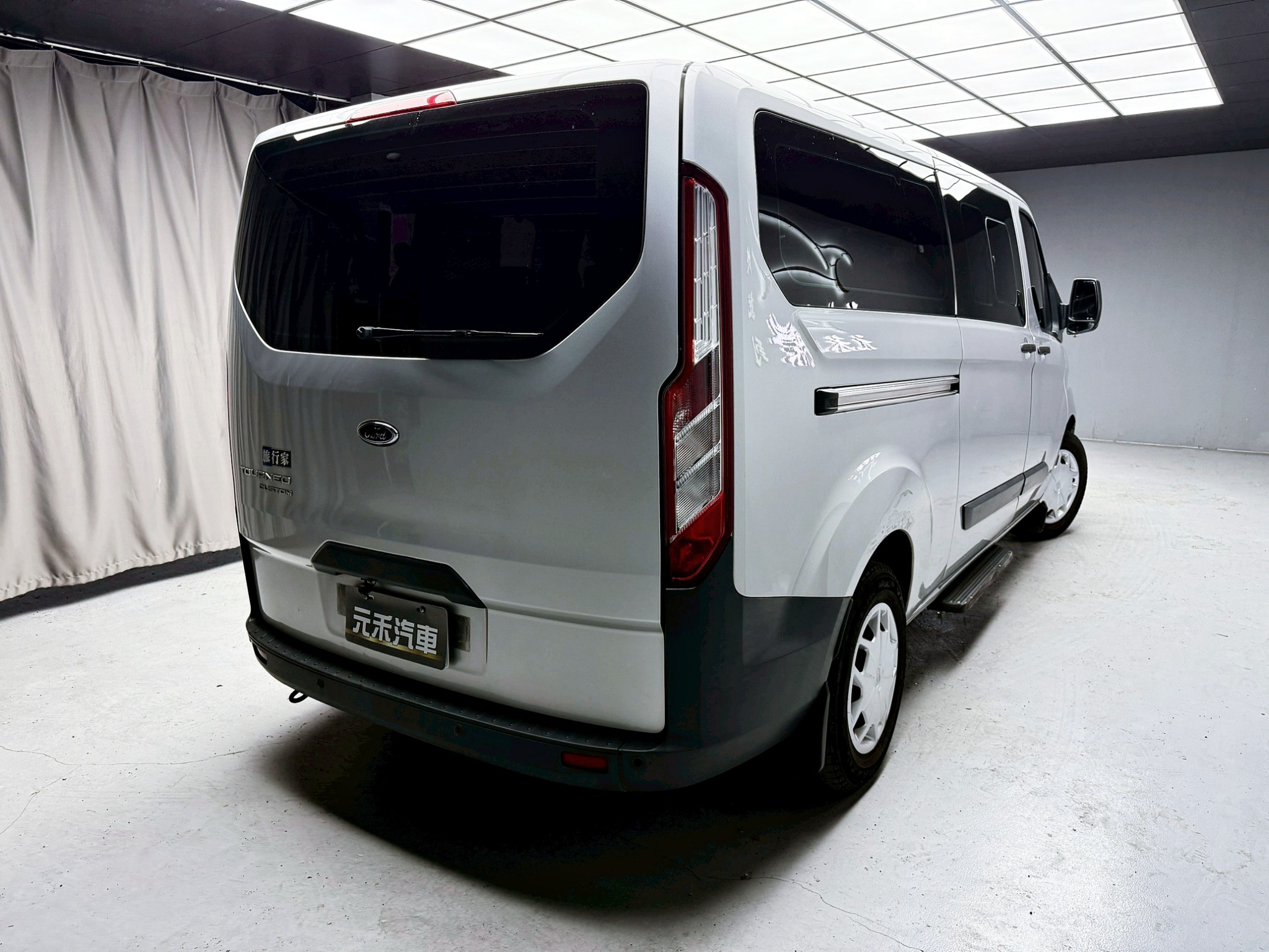 全台到府賞車 2017 Ford Tourneo Custom 九人座尊爵型 (福祉車)『小李經理』元禾國際車業/中古車/促銷中  第18張相片