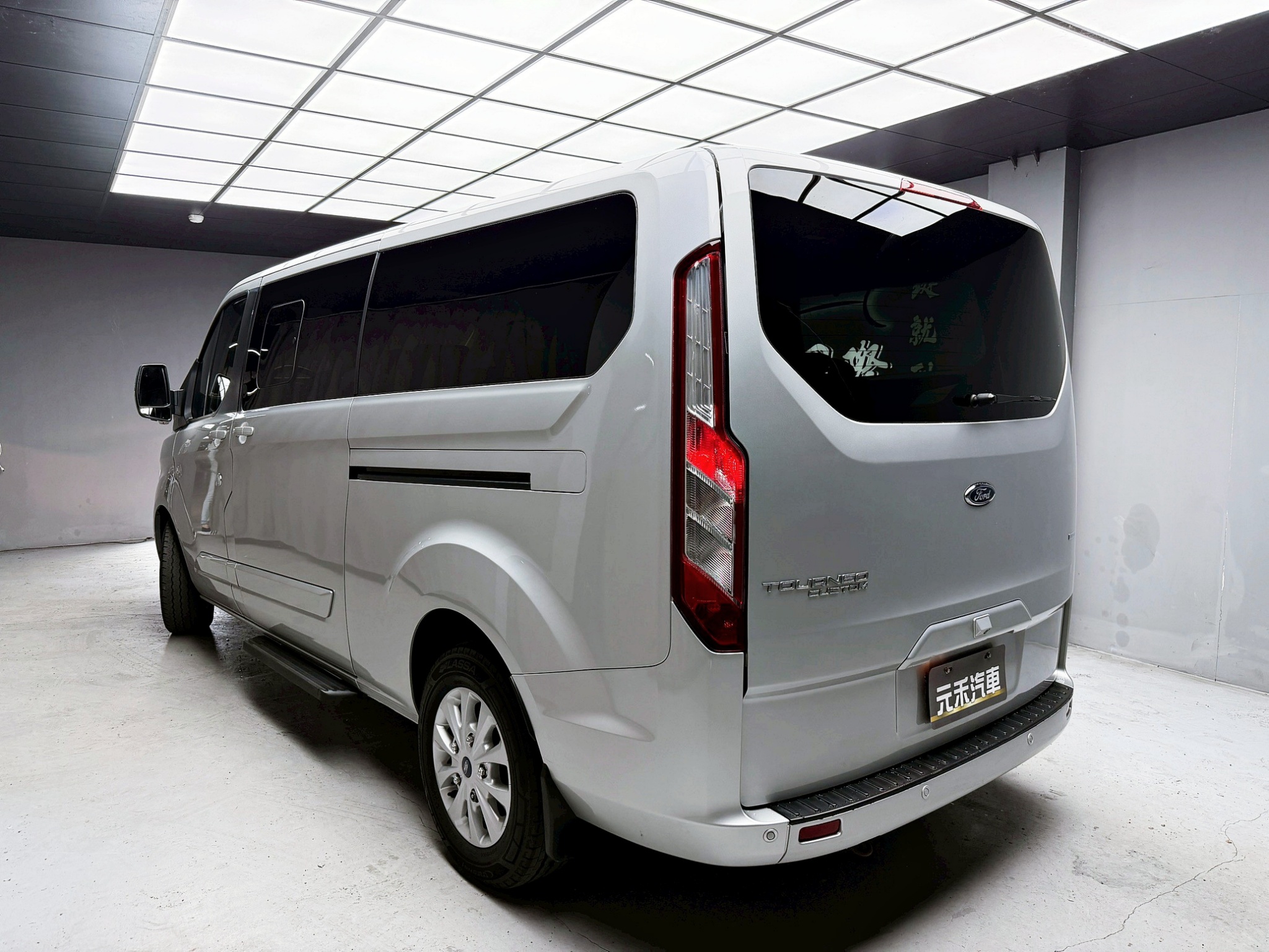 全台到府賞車 2018/19 Ford Tourneo Custom 八人座長軸豪華型『小李經理』元禾國際車業/中古車/促銷中  第3張相片