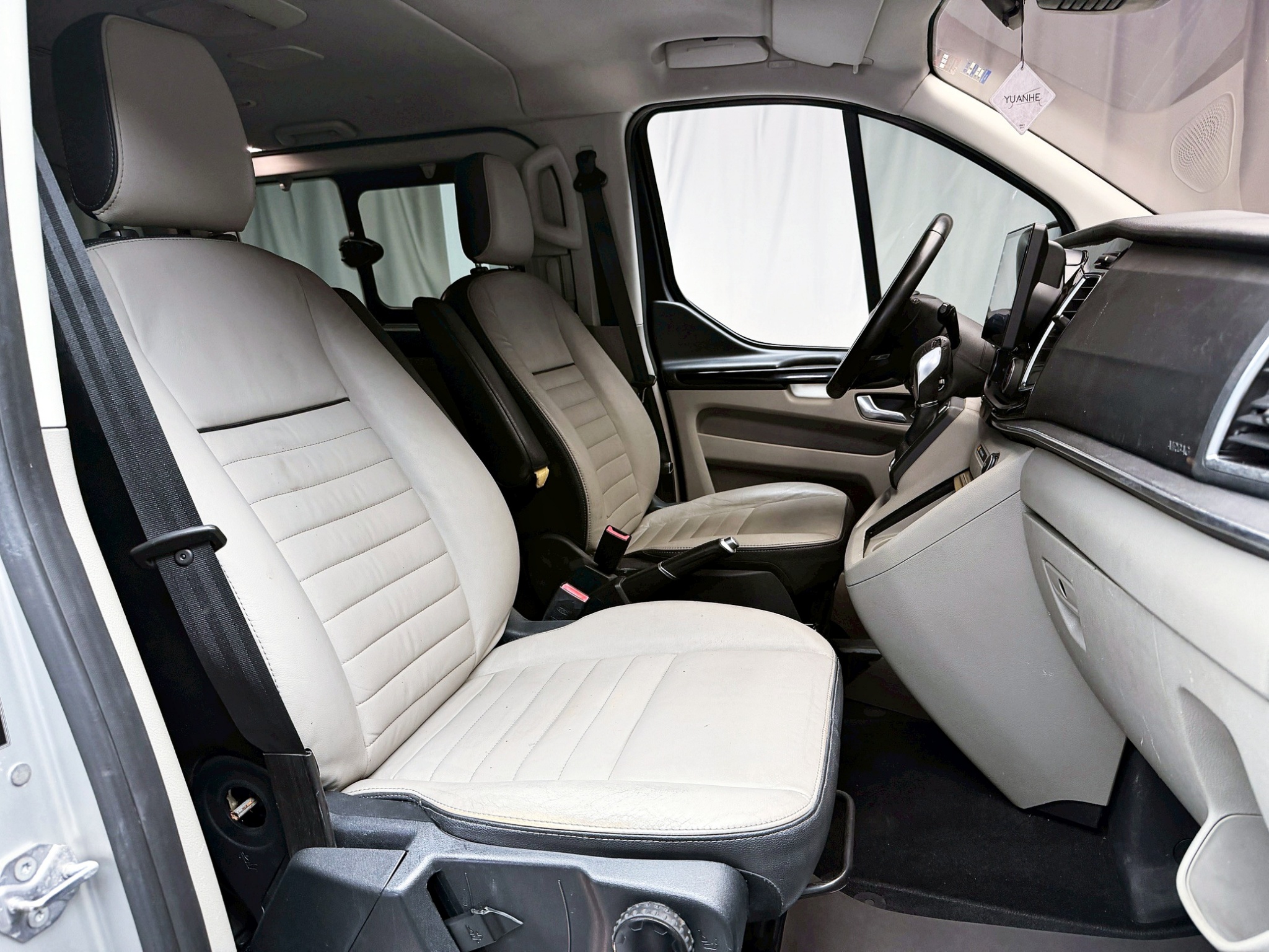 全台到府賞車 2018/19 Ford Tourneo Custom 八人座長軸豪華型『小李經理』元禾國際車業/中古車/促銷中  第9張相片